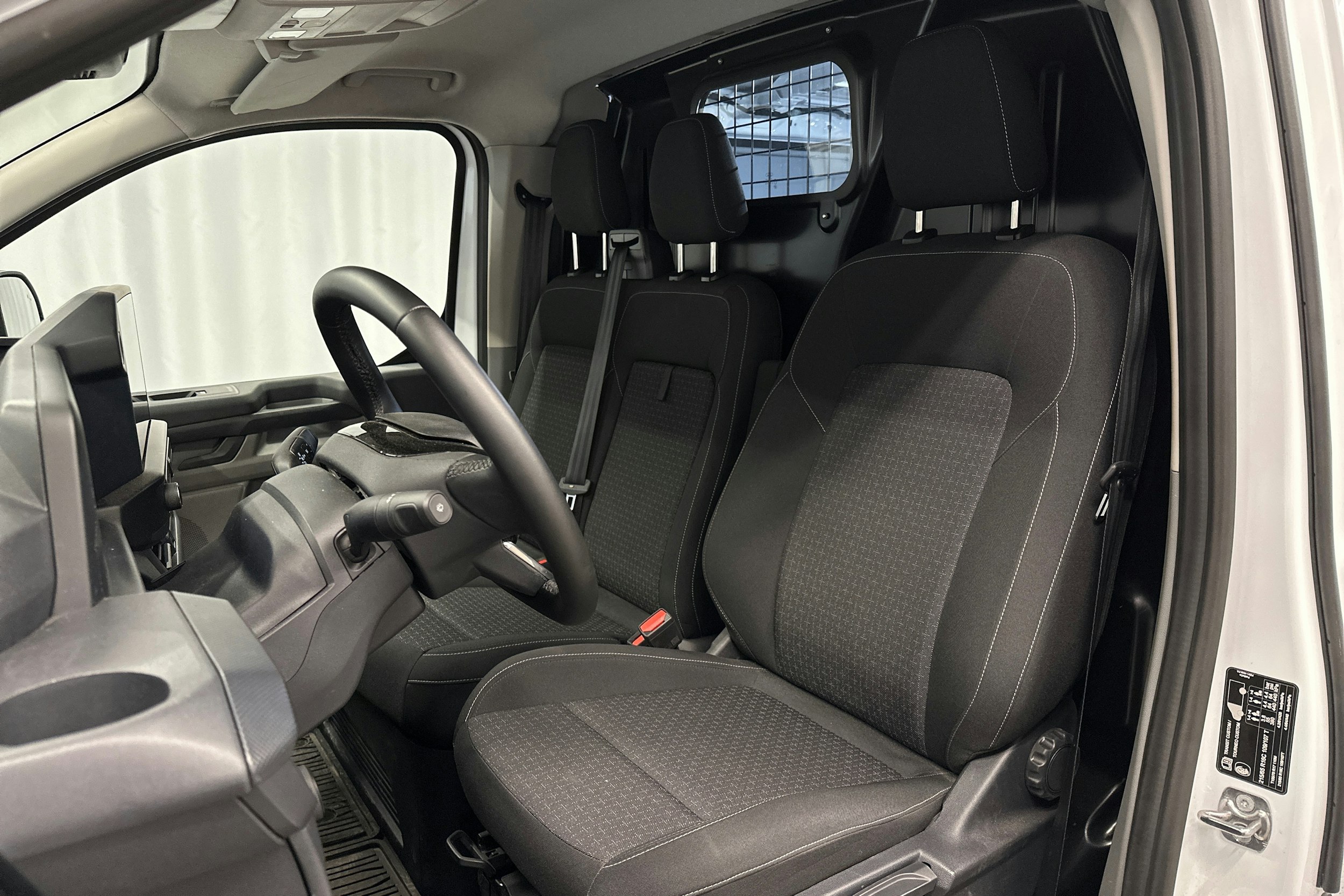 valkoinen Ford Transit Custom 2025 kuva 13.
