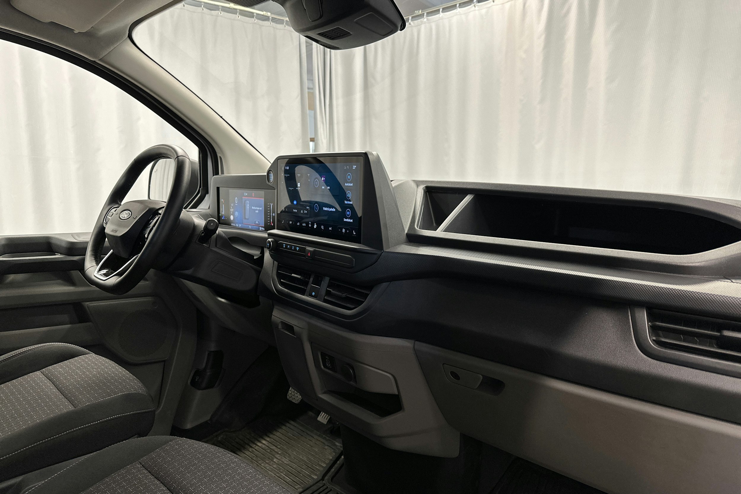 valkoinen Ford Transit Custom 2025 kuva 14.