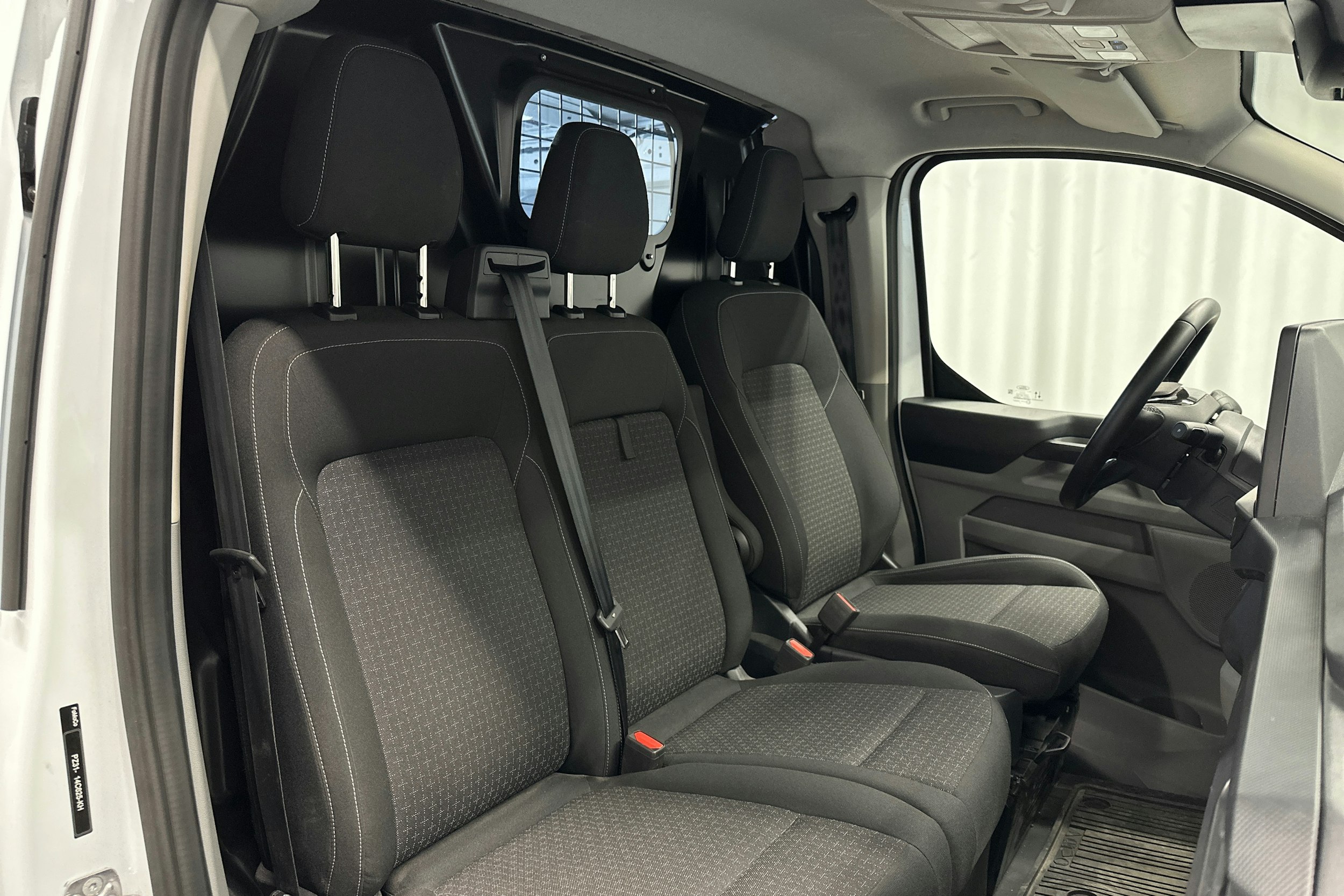 valkoinen Ford Transit Custom 2025 kuva 15.