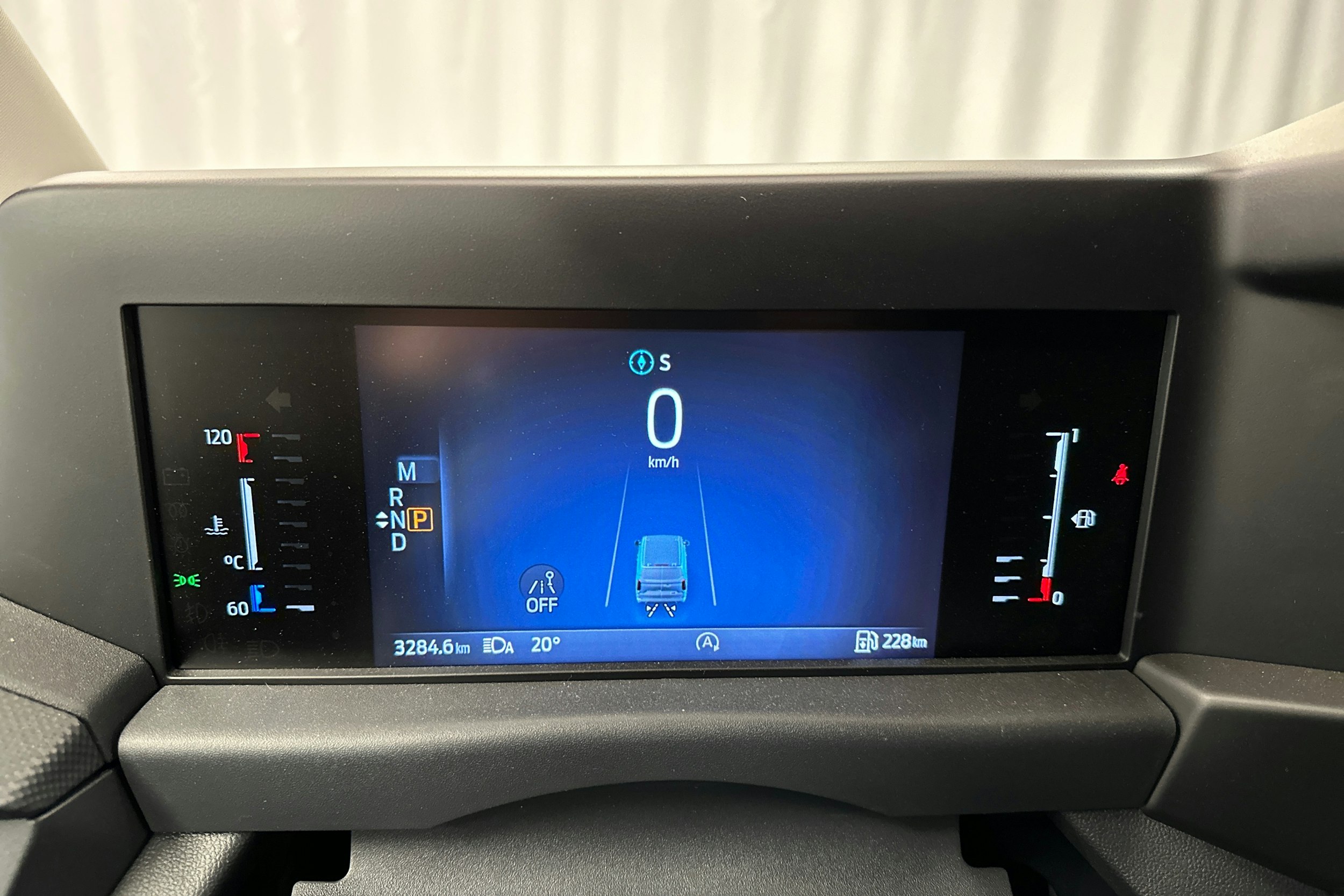 valkoinen Ford Transit Custom 2025 kuva 13.