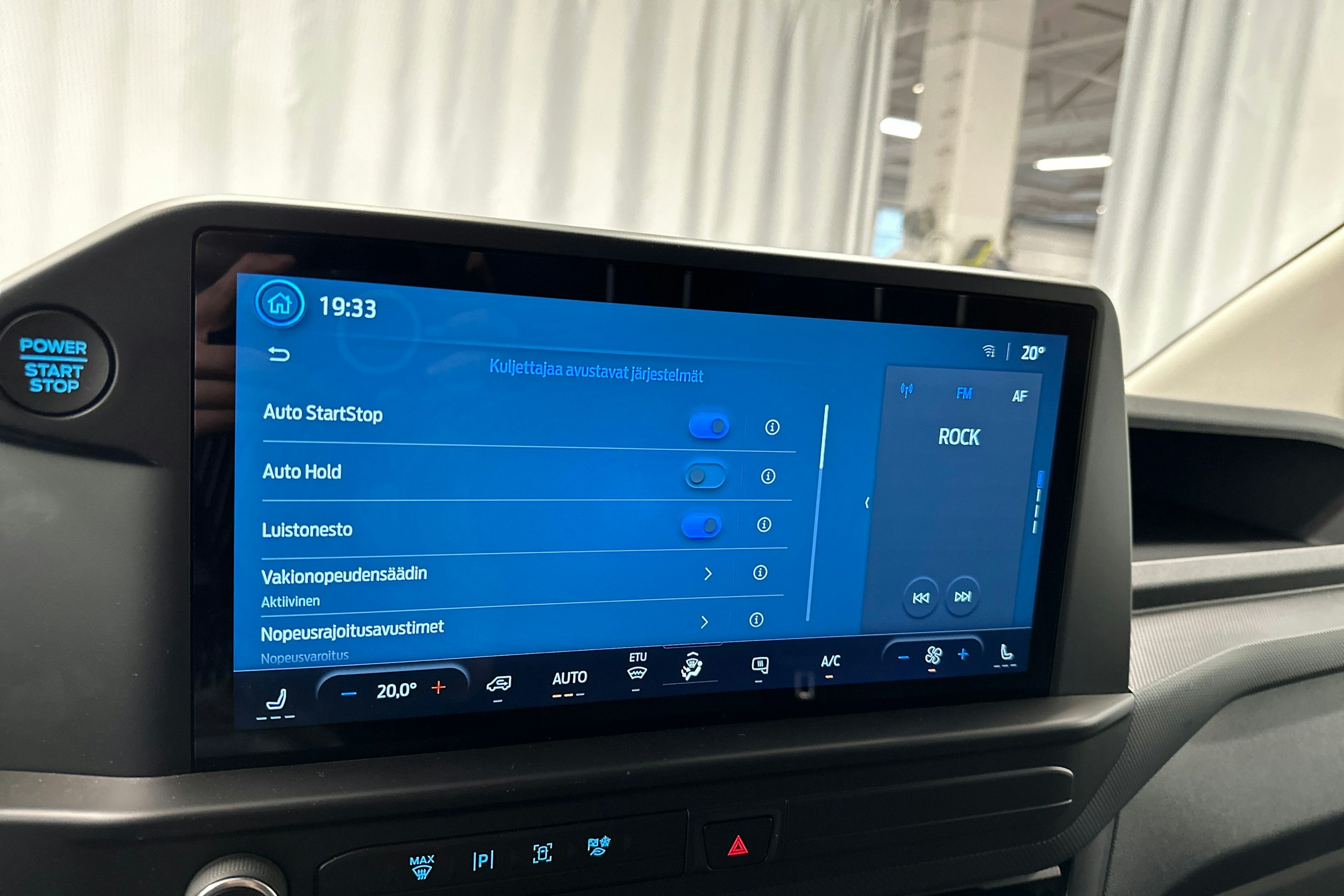 valkoinen Ford Transit Custom 2025 kuva 16.
