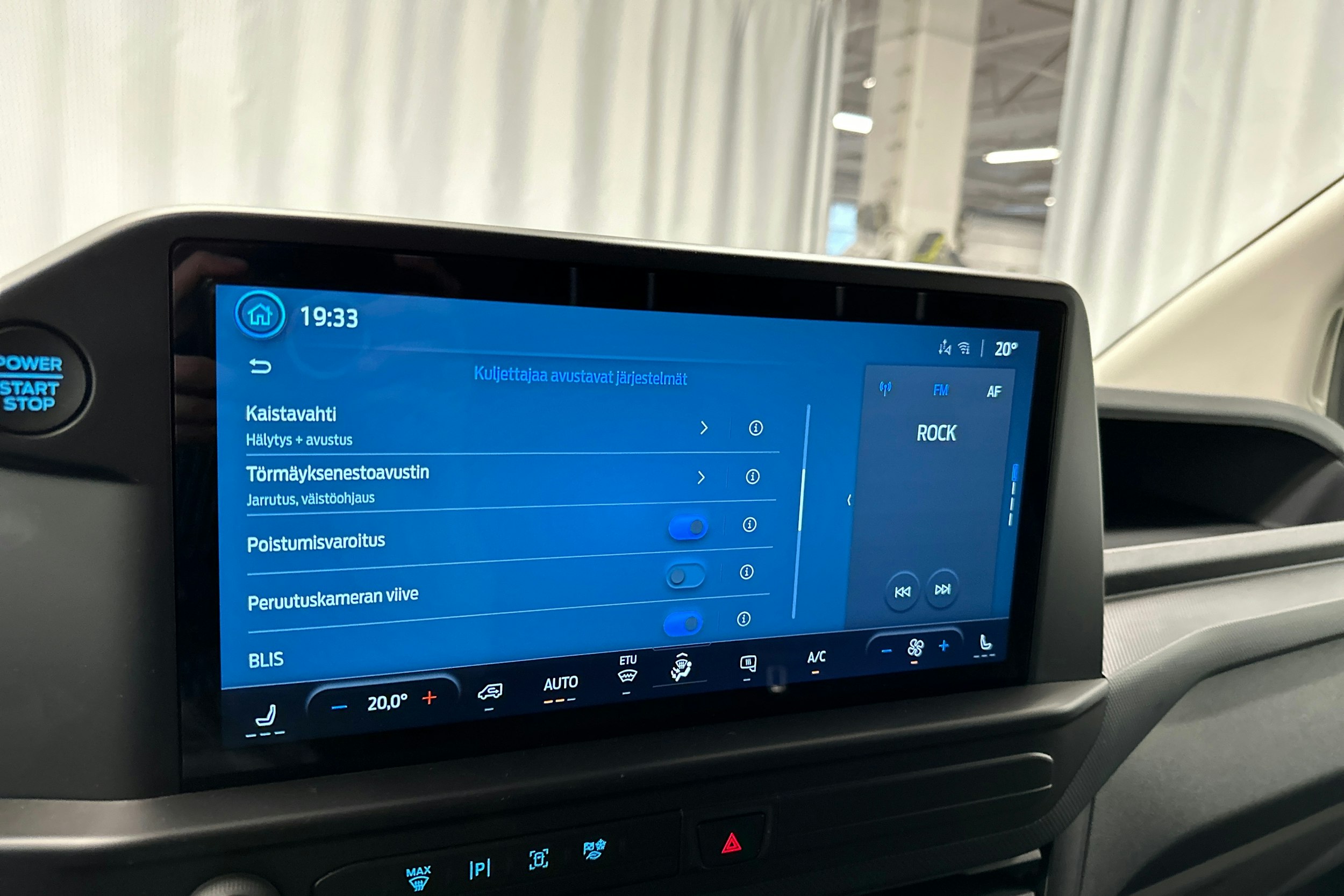 valkoinen Ford Transit Custom 2025 kuva 17.