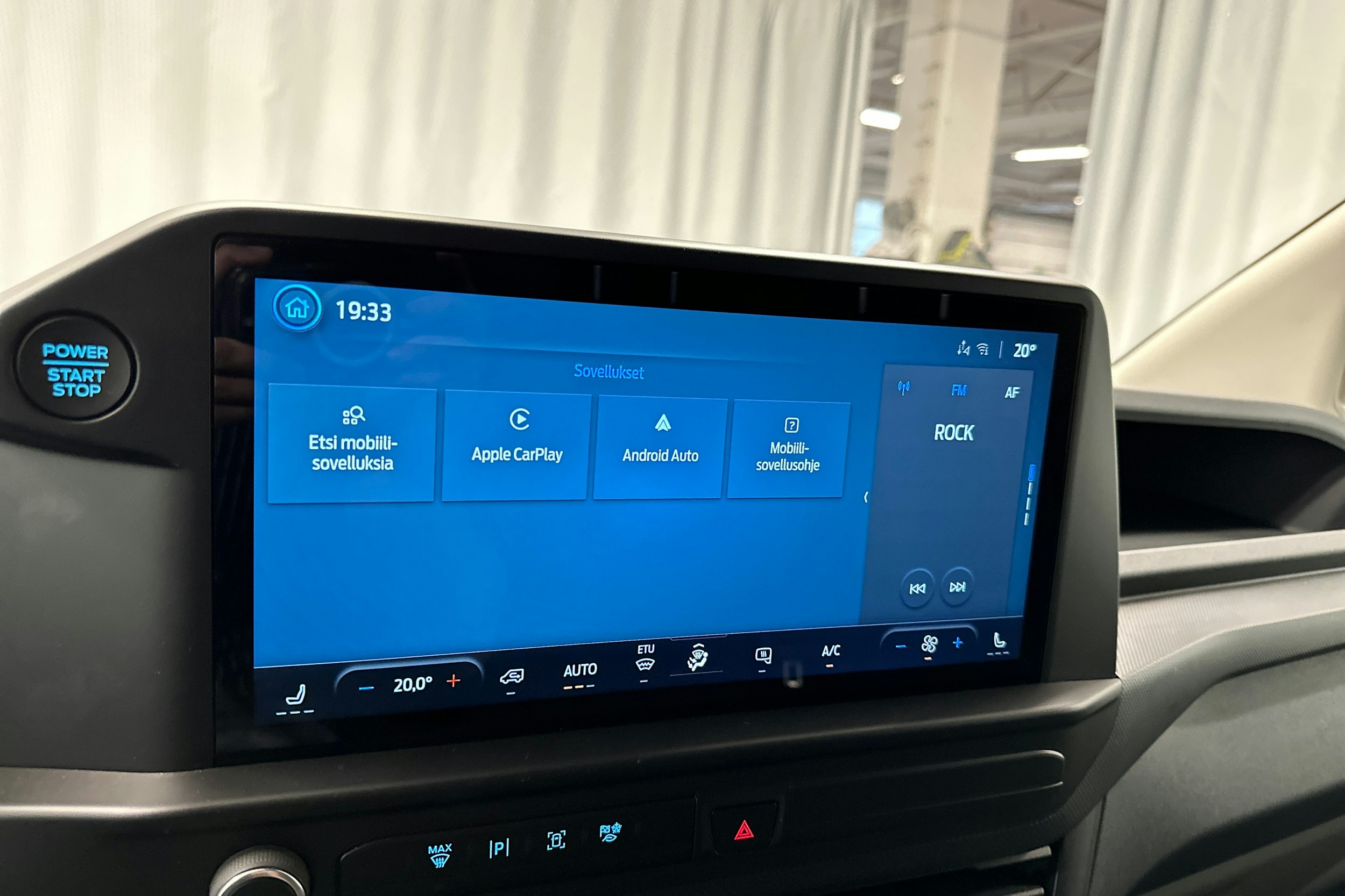 valkoinen Ford Transit Custom 2025 kuva 20.