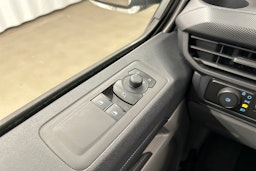 valkoinen Ford Transit Custom 2025 kuva 21.