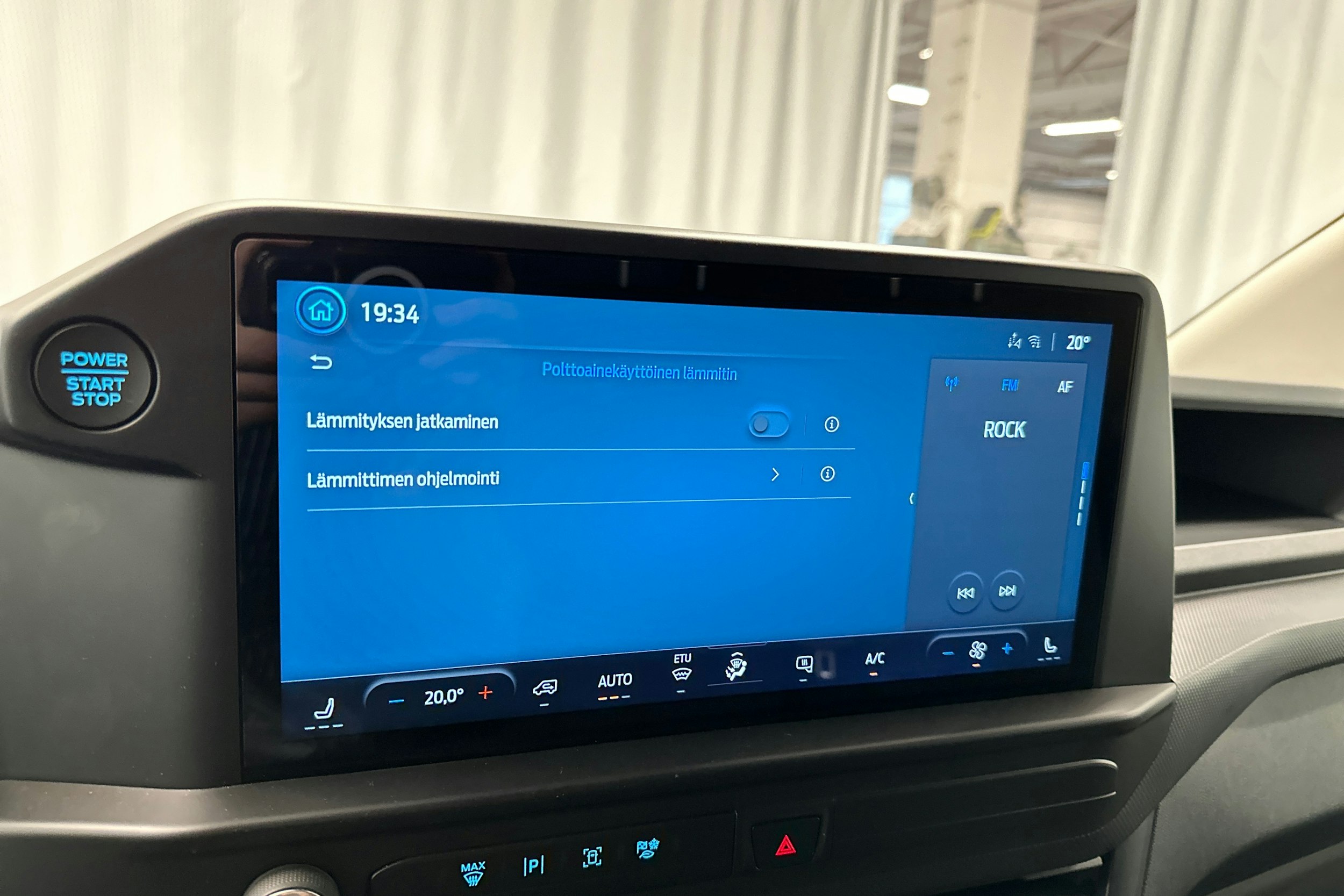 valkoinen Ford Transit Custom 2025 kuva 22.
