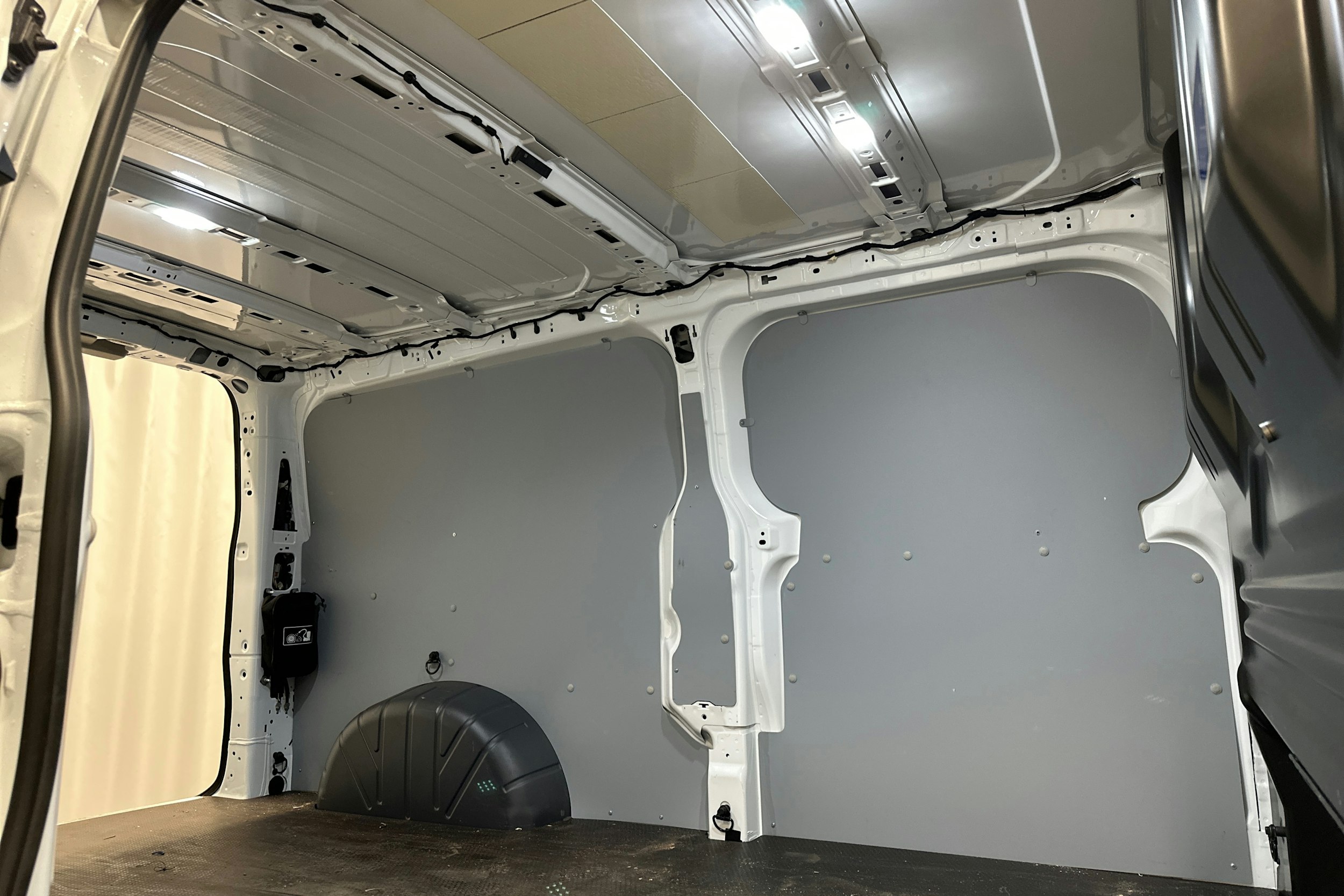 valkoinen Ford Transit Custom 2025 kuva 24.