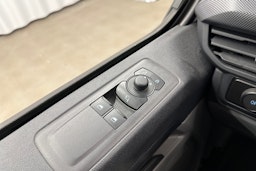valkoinen Ford Transit Custom 2025 kuva 13.