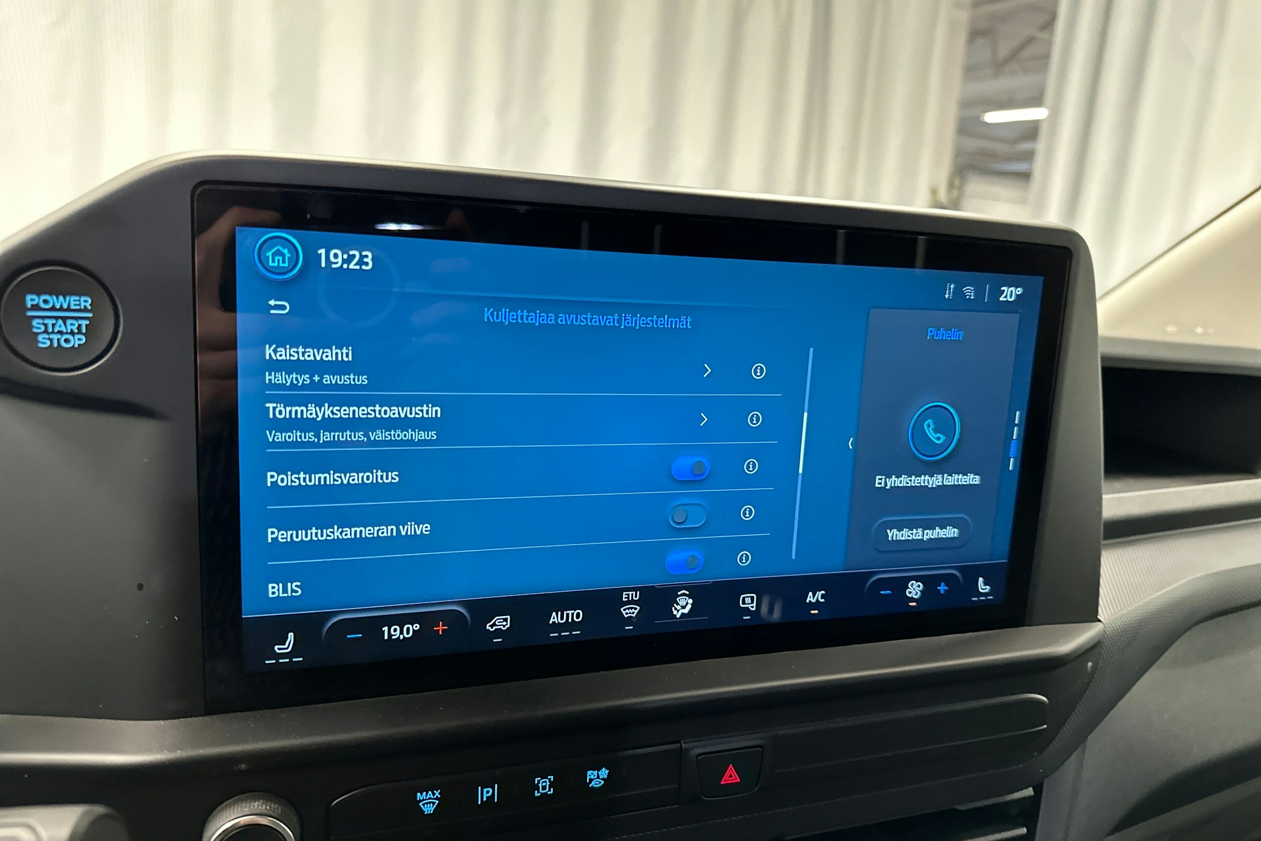 valkoinen Ford Transit Custom 2025 kuva 17.