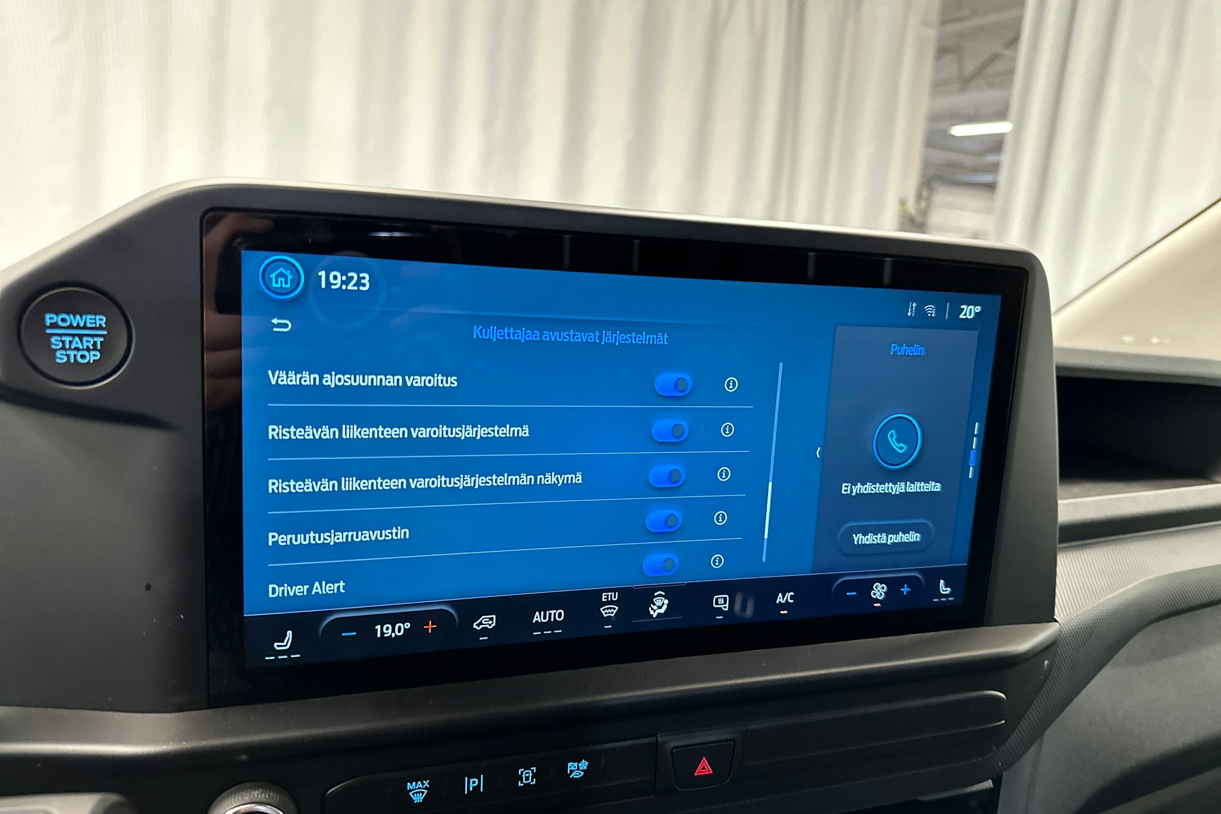 valkoinen Ford Transit Custom 2025 kuva 18.