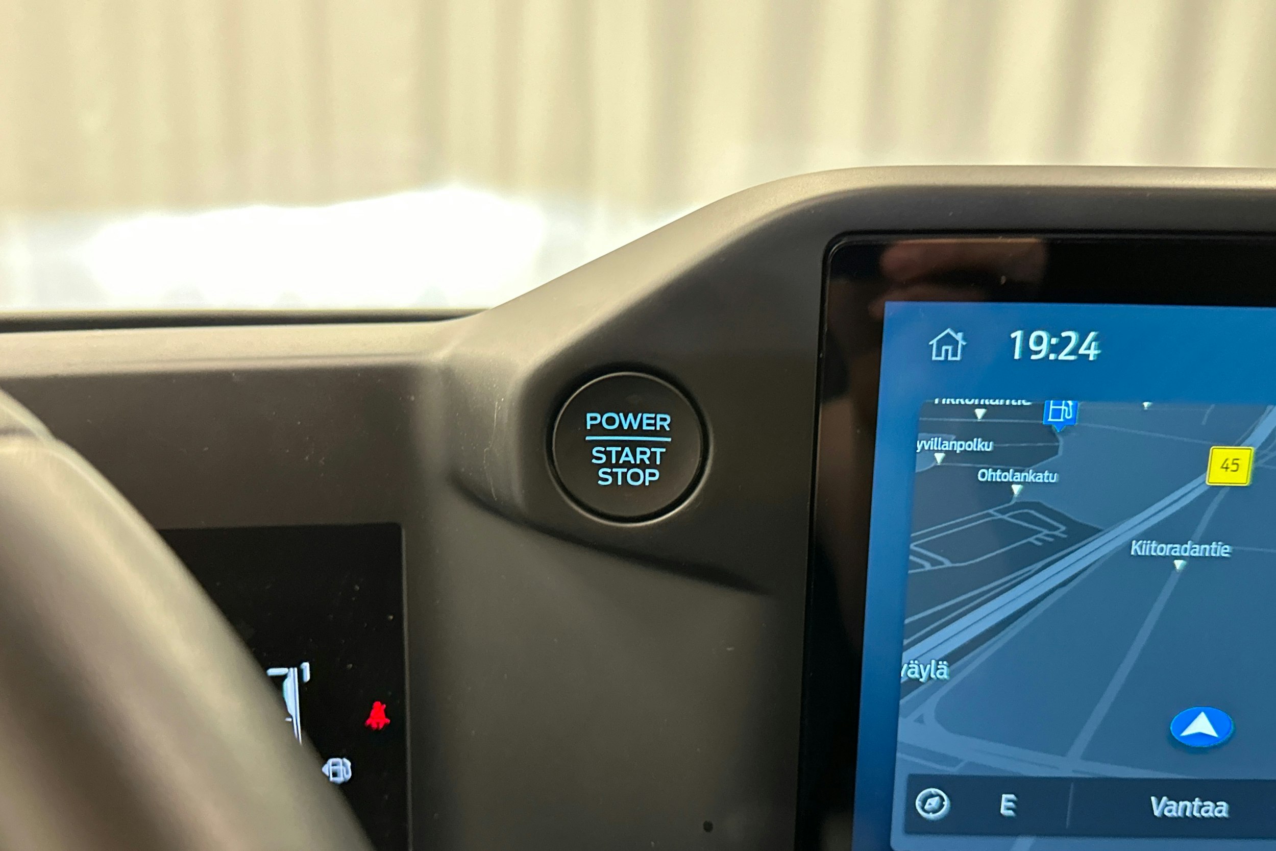 valkoinen Ford Transit Custom 2025 kuva 22.