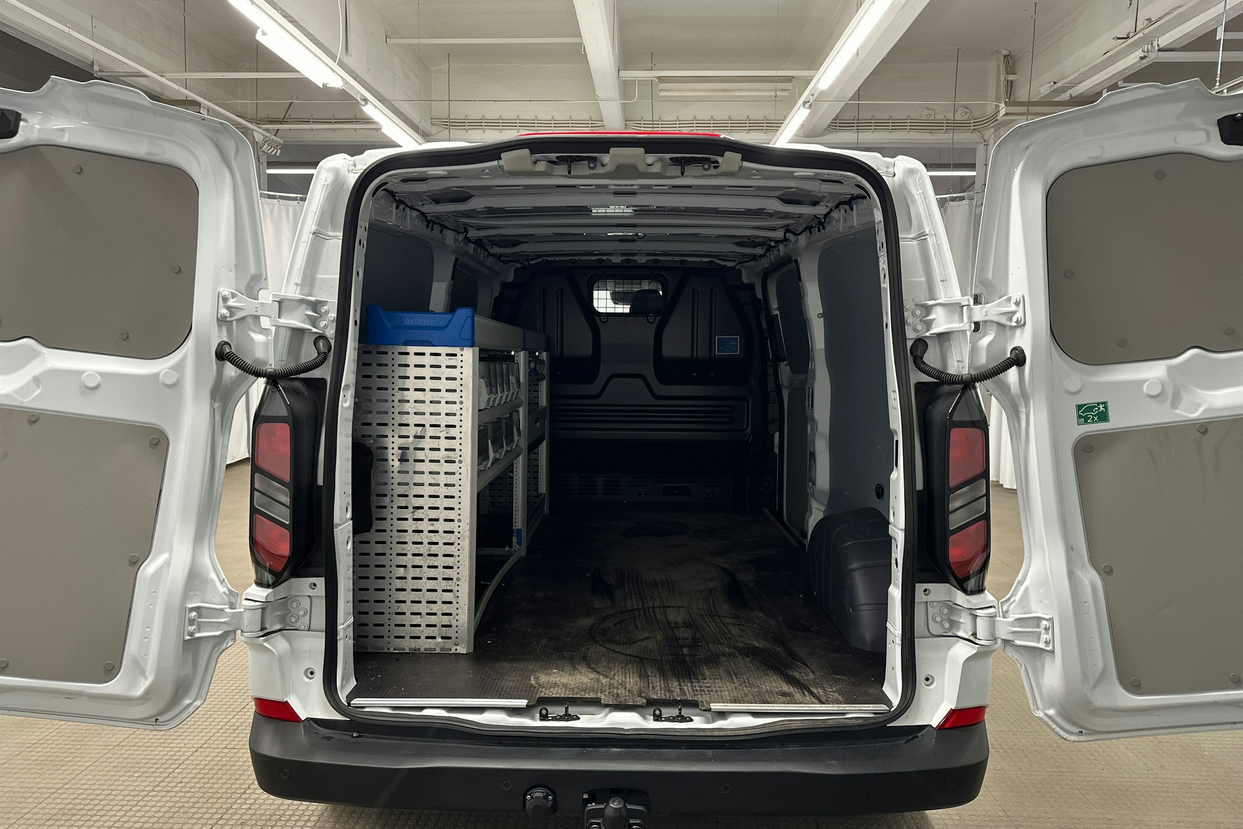 valkoinen Ford Transit Custom 2025 kuva 24.