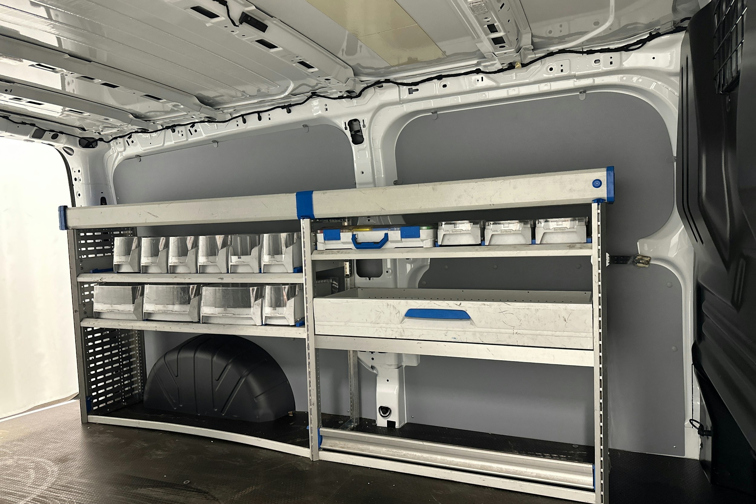 valkoinen Ford Transit Custom 2025 kuva 27.
