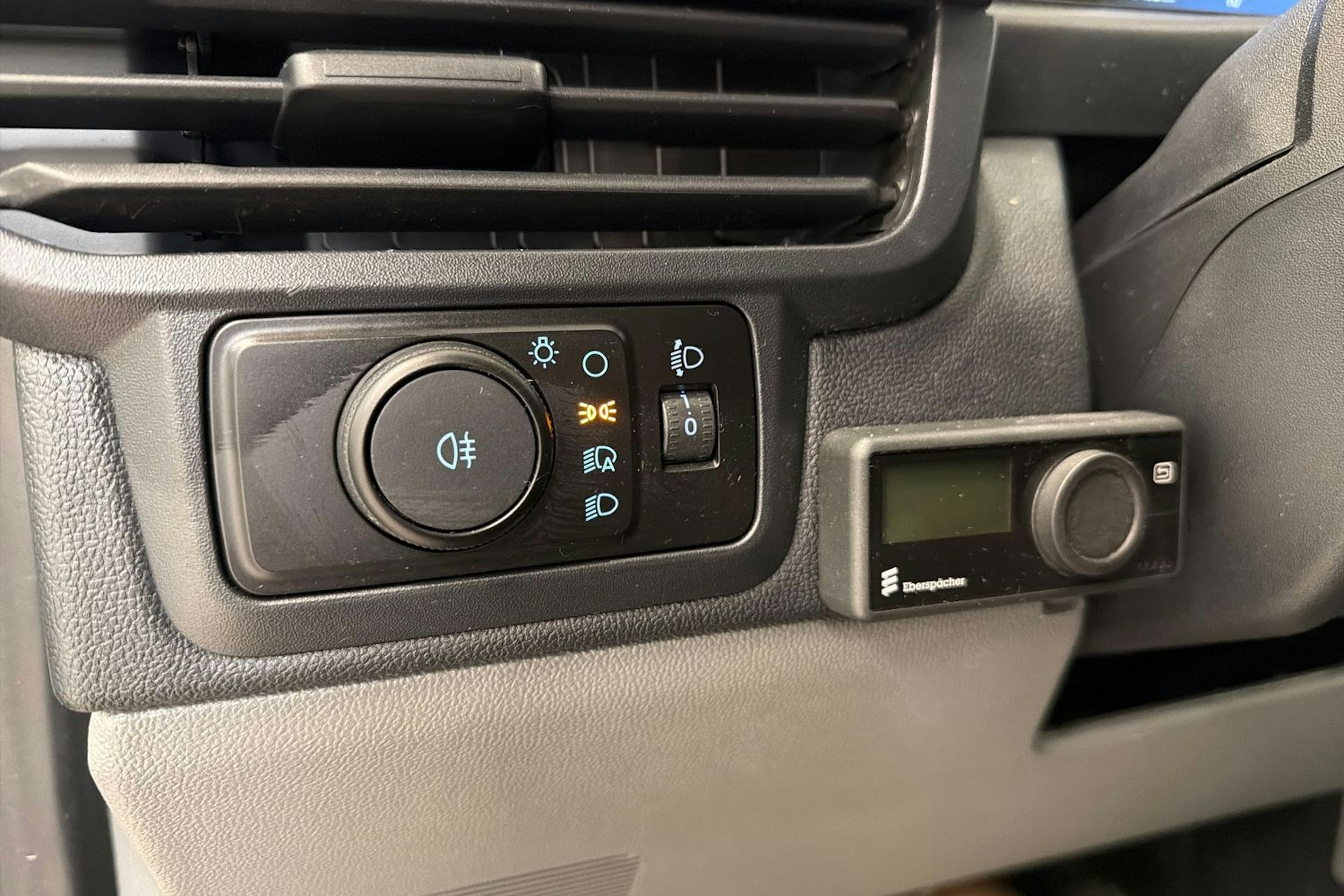 harmaa Ford Transit Custom 2025 kuva 24.