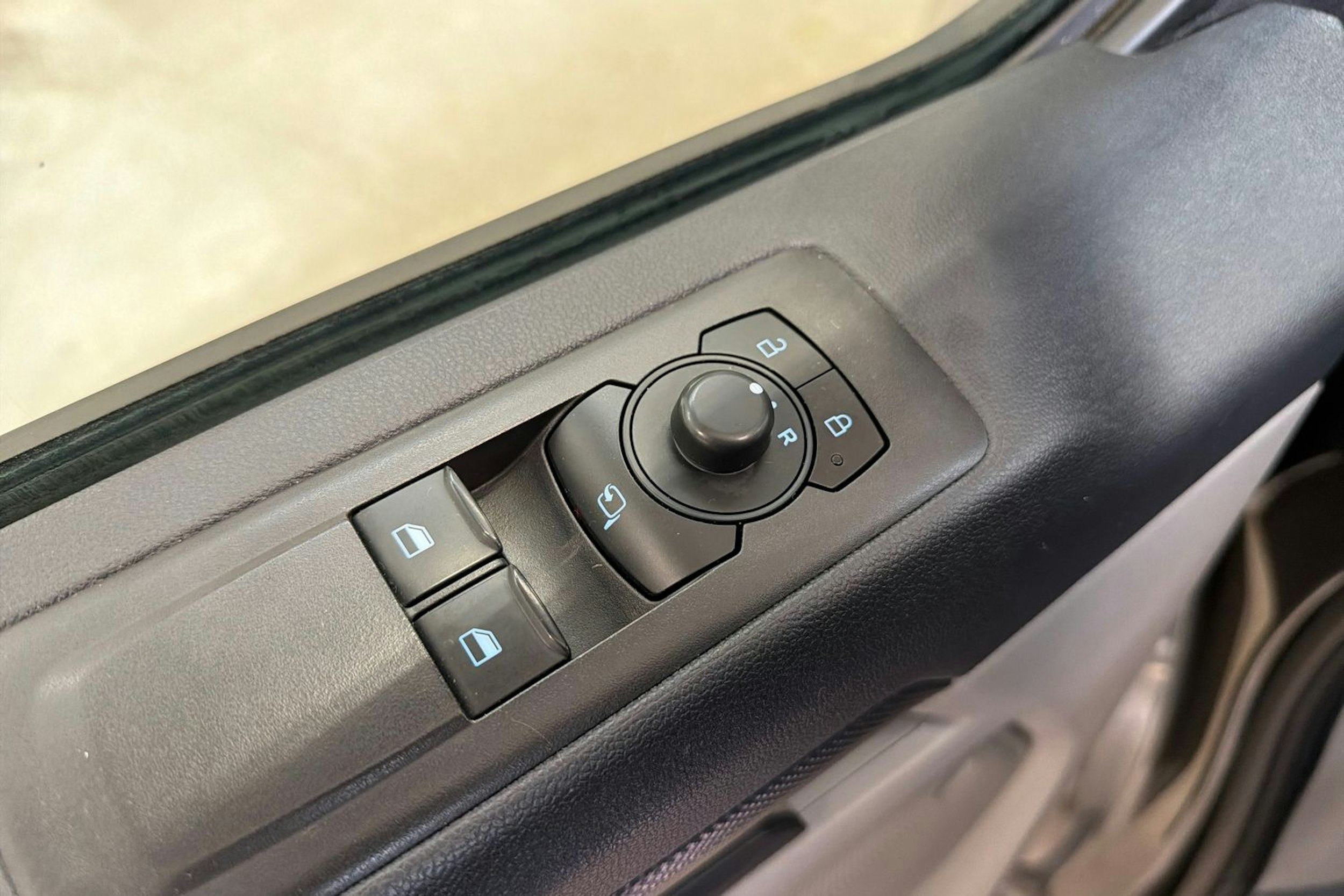 harmaa Ford Transit Custom 2025 kuva 25.