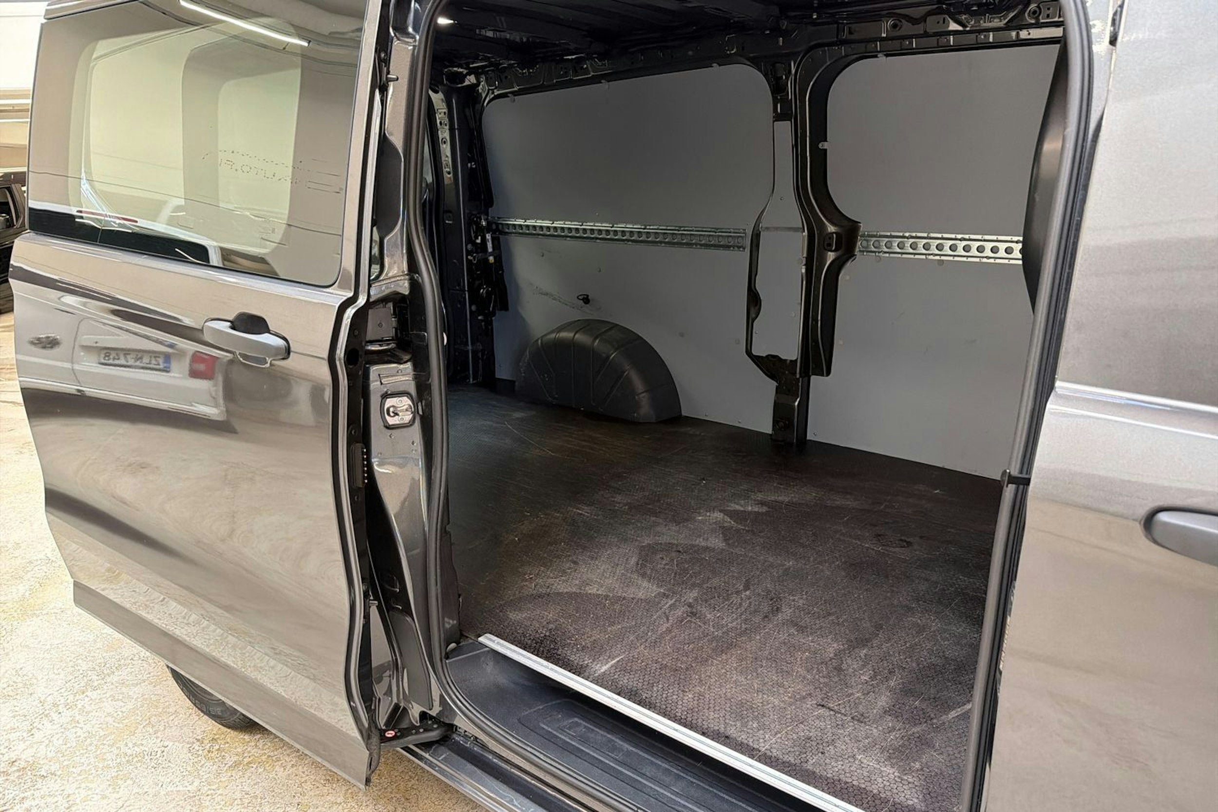 harmaa Ford Transit Custom 2025 kuva 26.