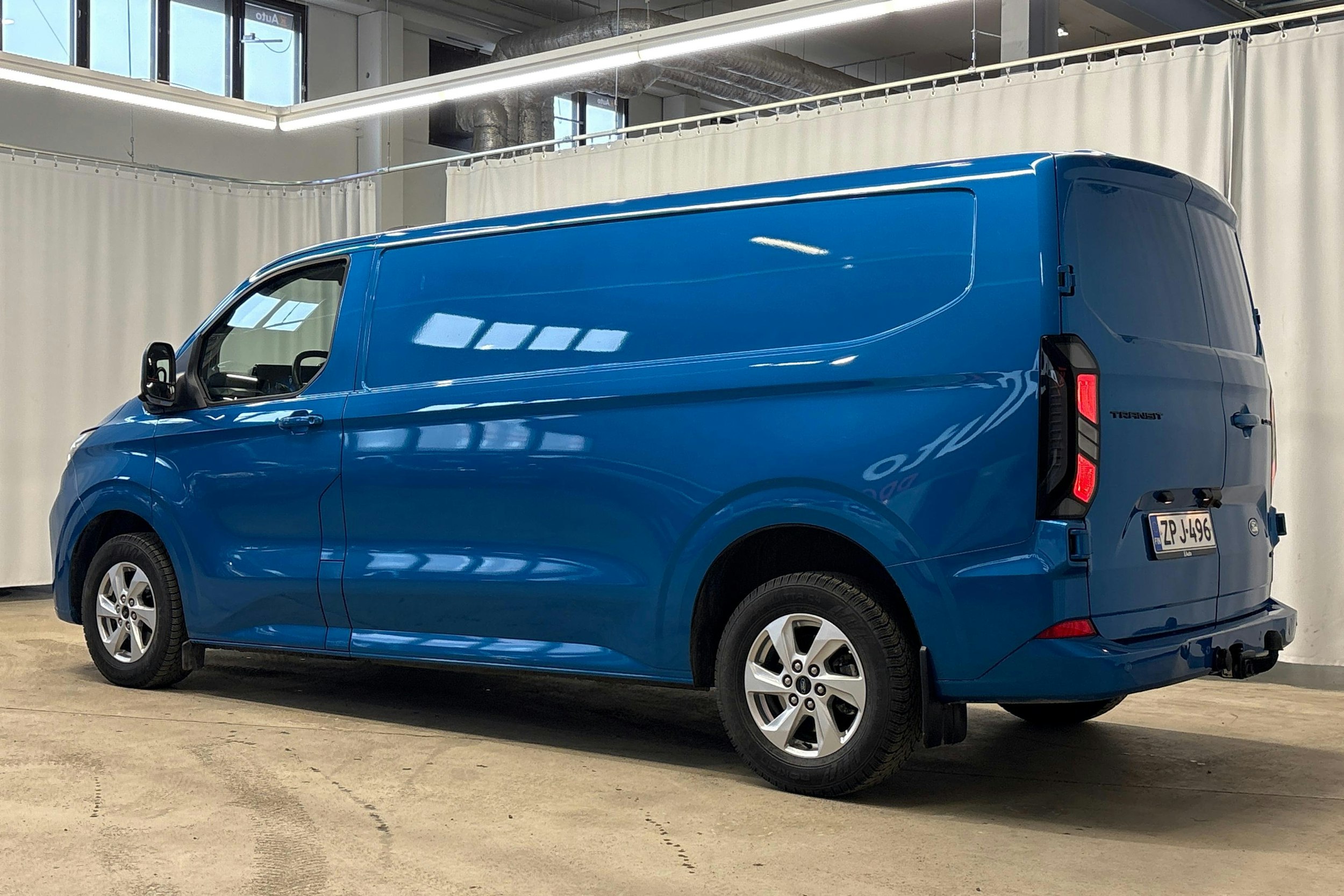 sininen Ford Transit Custom 2025 kuva 7.