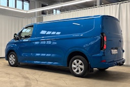sininen Ford Transit Custom 2025 kuva 7.
