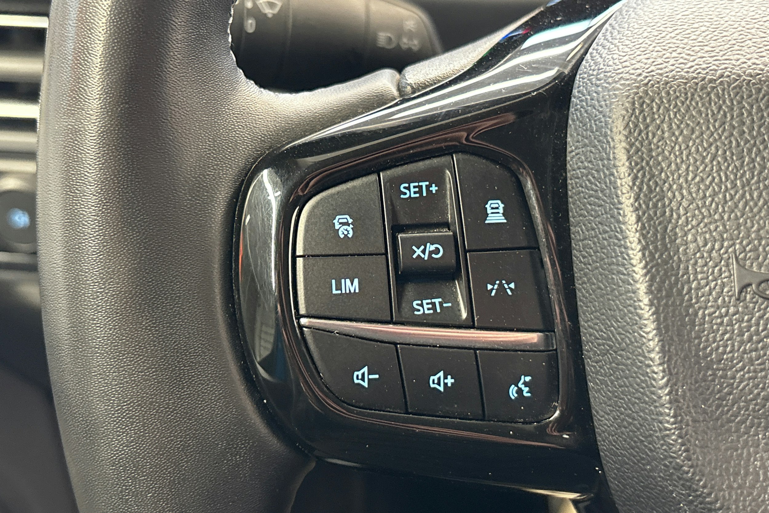 sininen Ford Transit Custom 2025 kuva 15.