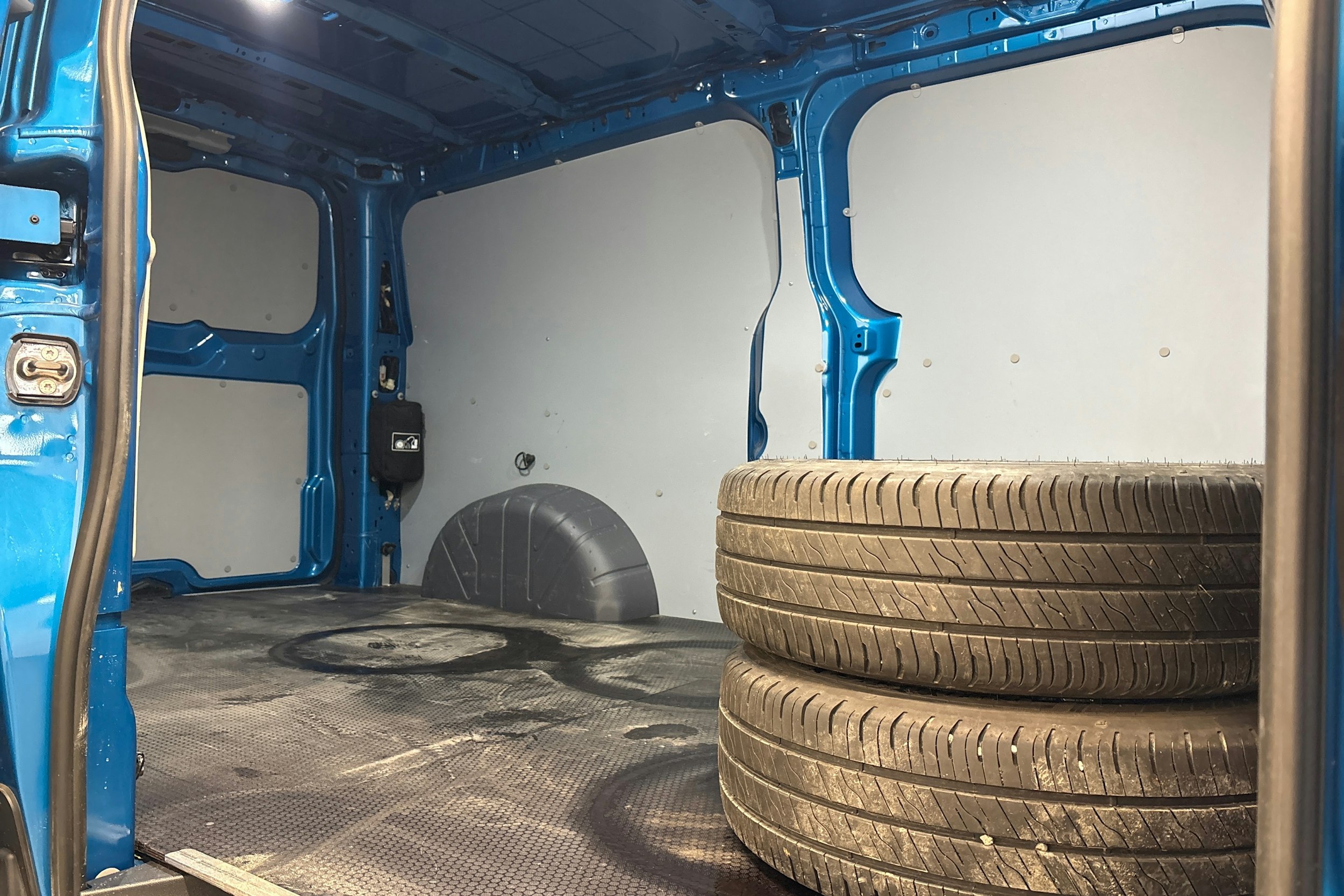 sininen Ford Transit Custom 2025 kuva 19.