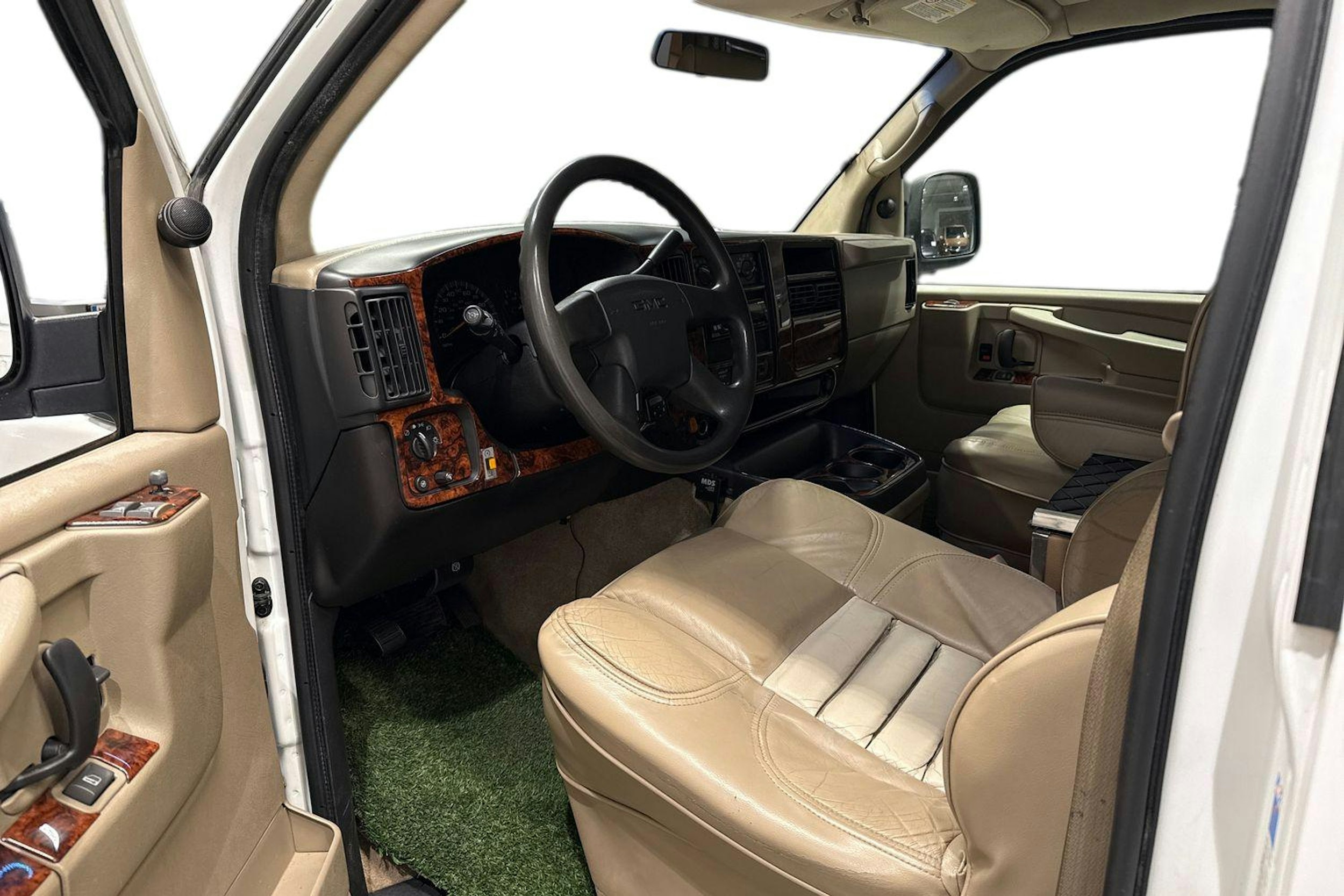 valkoinen GMC Savana 2006 kuva 8.