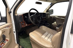 valkoinen GMC Savana 2006 kuva 8.