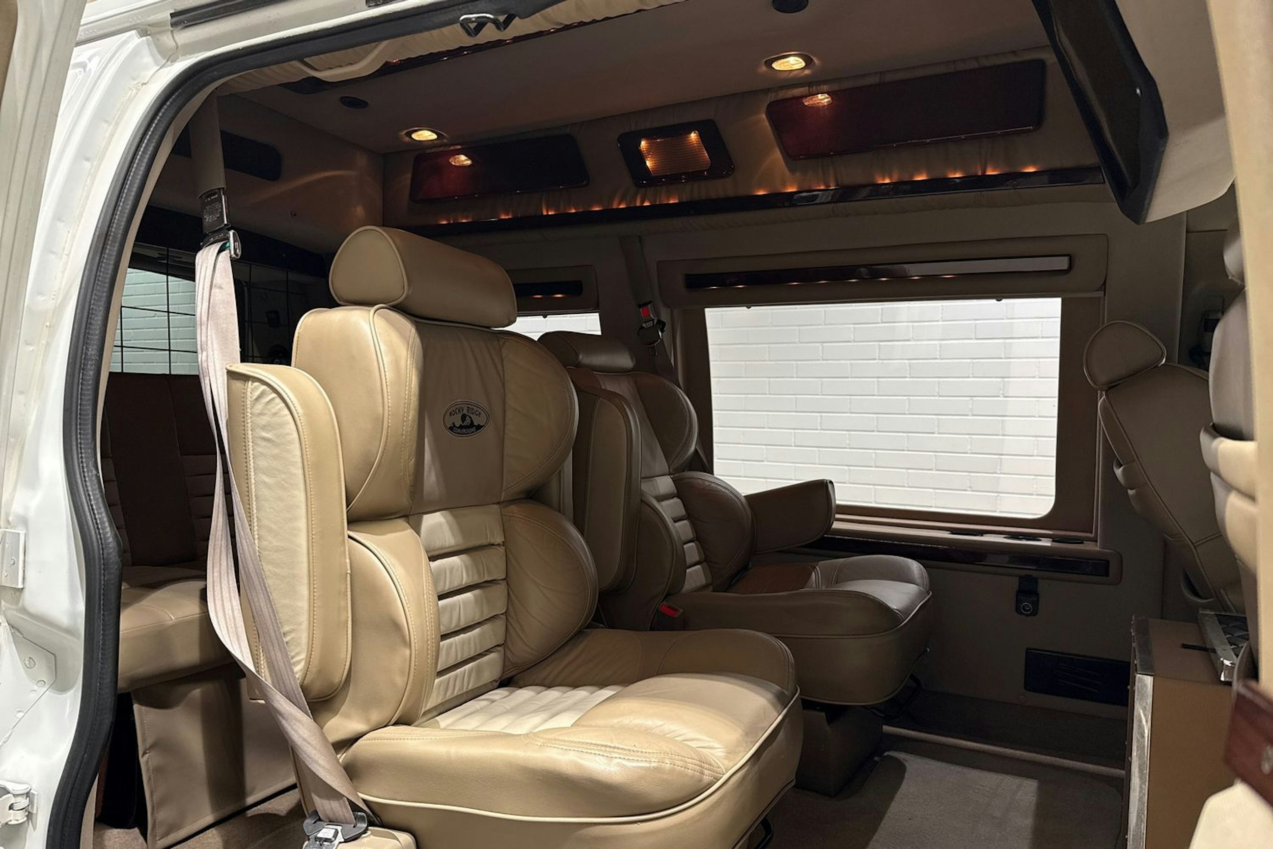 valkoinen GMC Savana 2006 kuva 13.