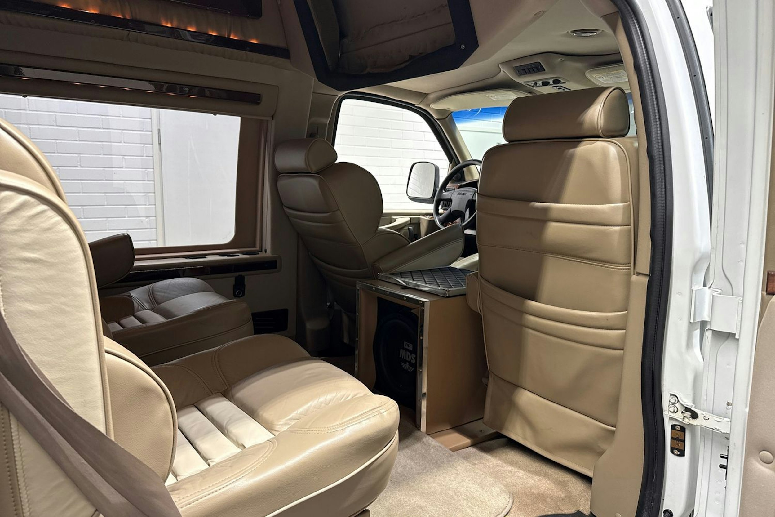 valkoinen GMC Savana 2006 kuva 16.