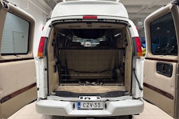 valkoinen GMC Savana 2006 kuva 18.