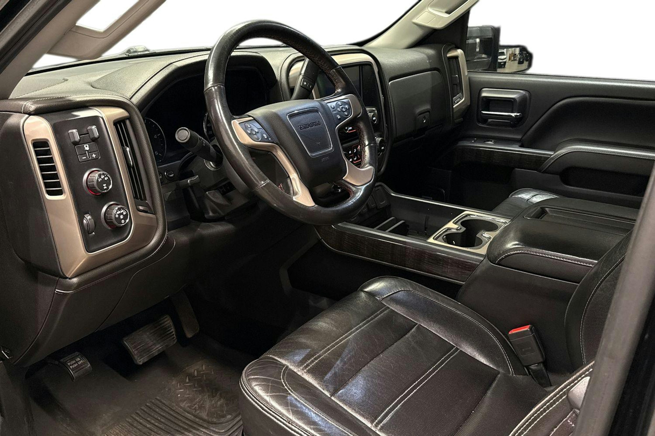 musta GMC Sierra 2015 kuva 8.