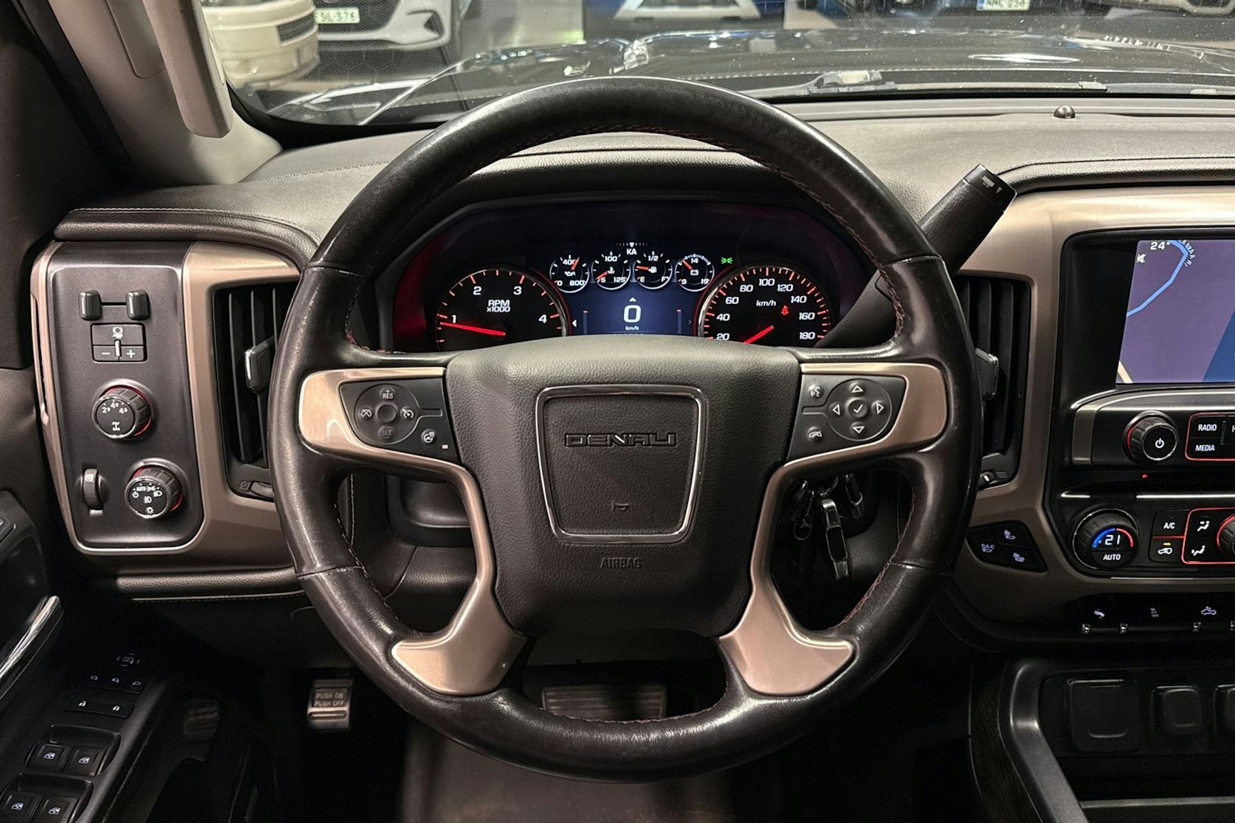 musta GMC Sierra 2015 kuva 13.