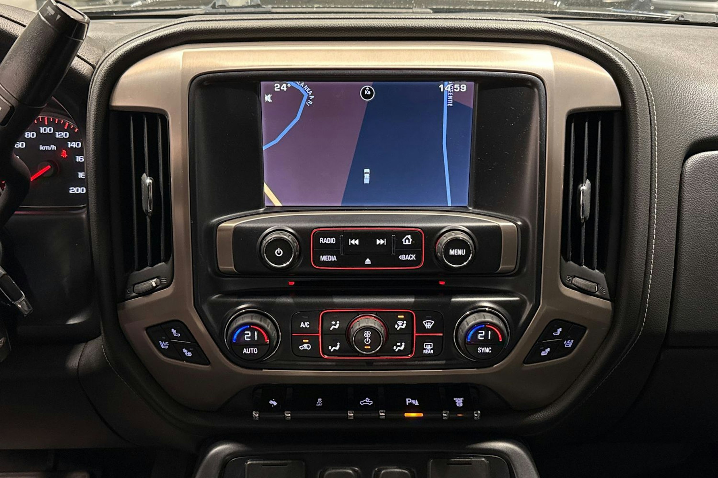 musta GMC Sierra 2015 kuva 15.