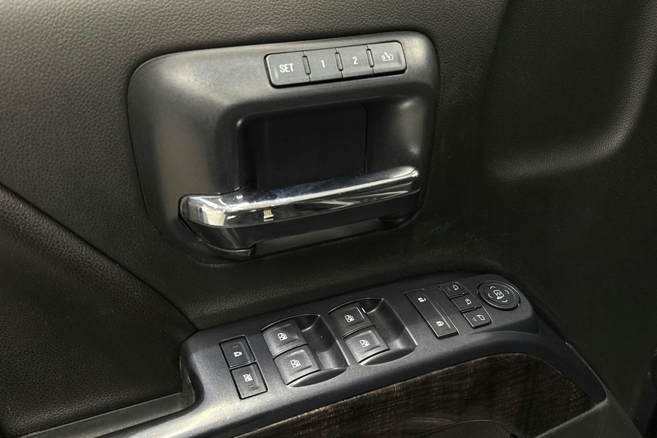 musta GMC Sierra 2015 kuva 22.