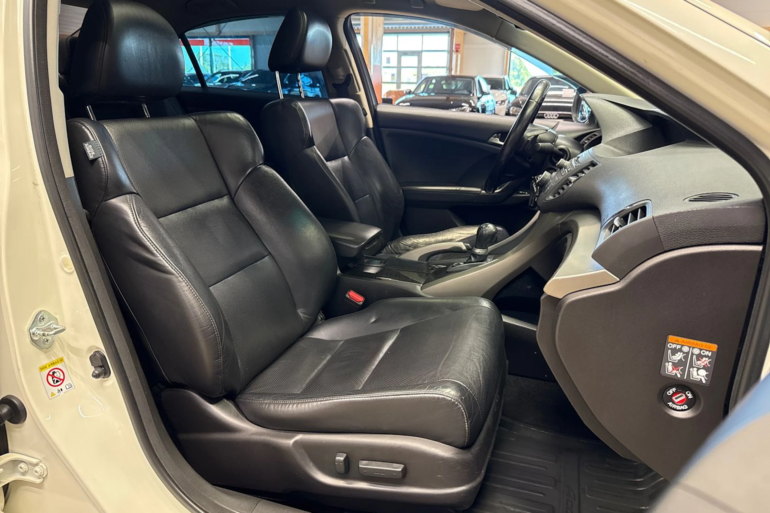 Valkoinen Honda ACCORD 2010 kuva 11.