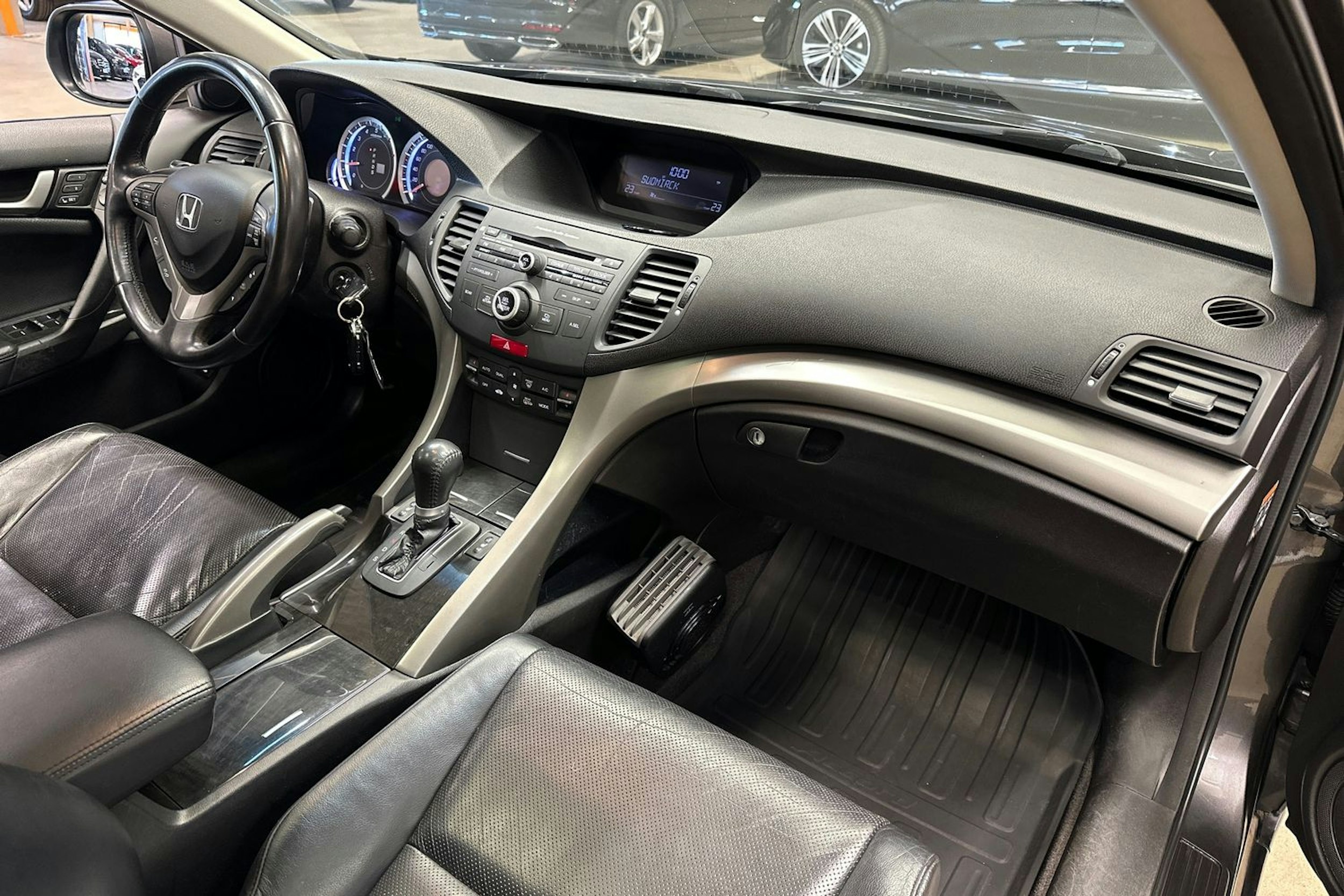 harmaa Honda Accord 2011 kuva 14.