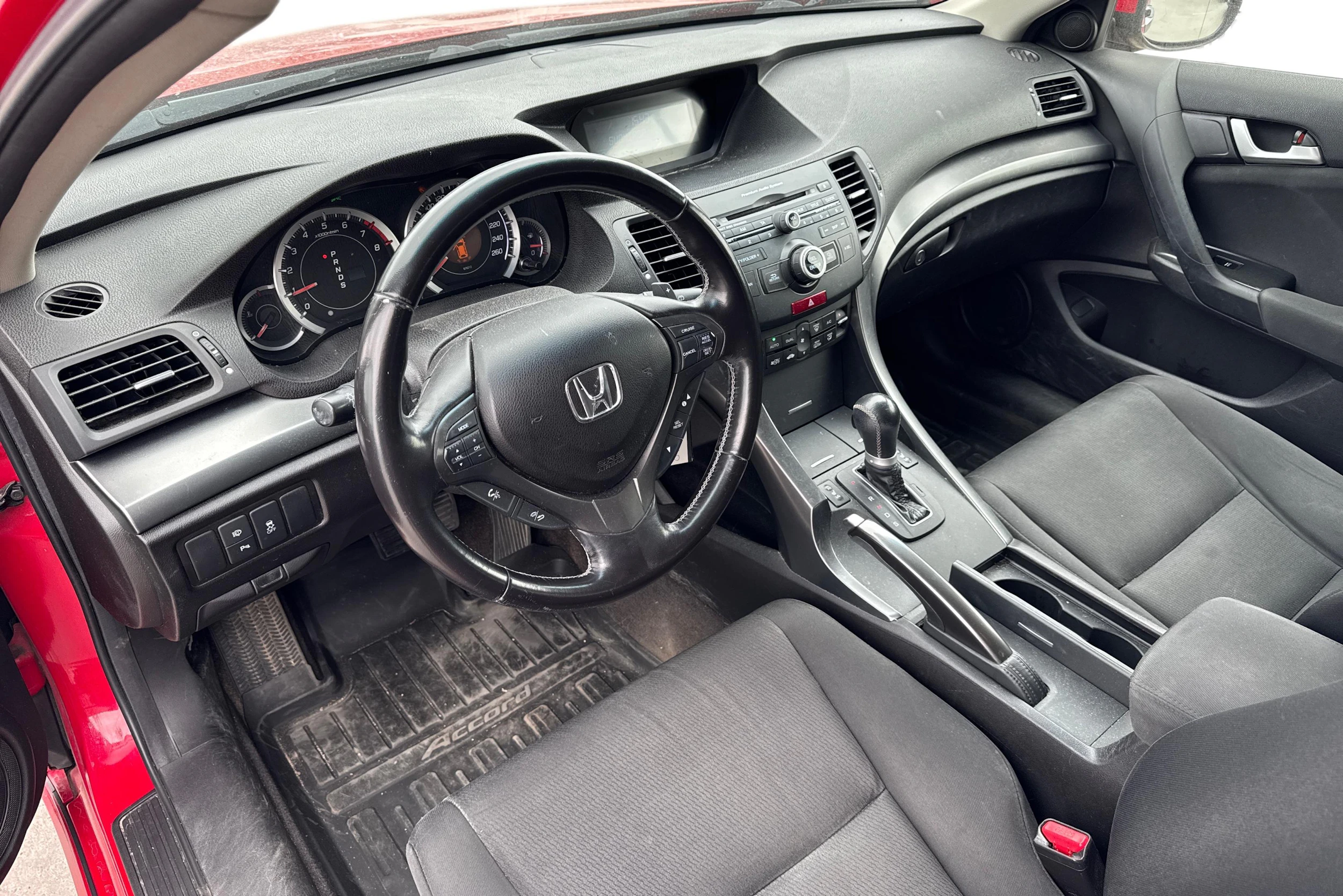 punainen Honda Accord 2012 kuva 3.