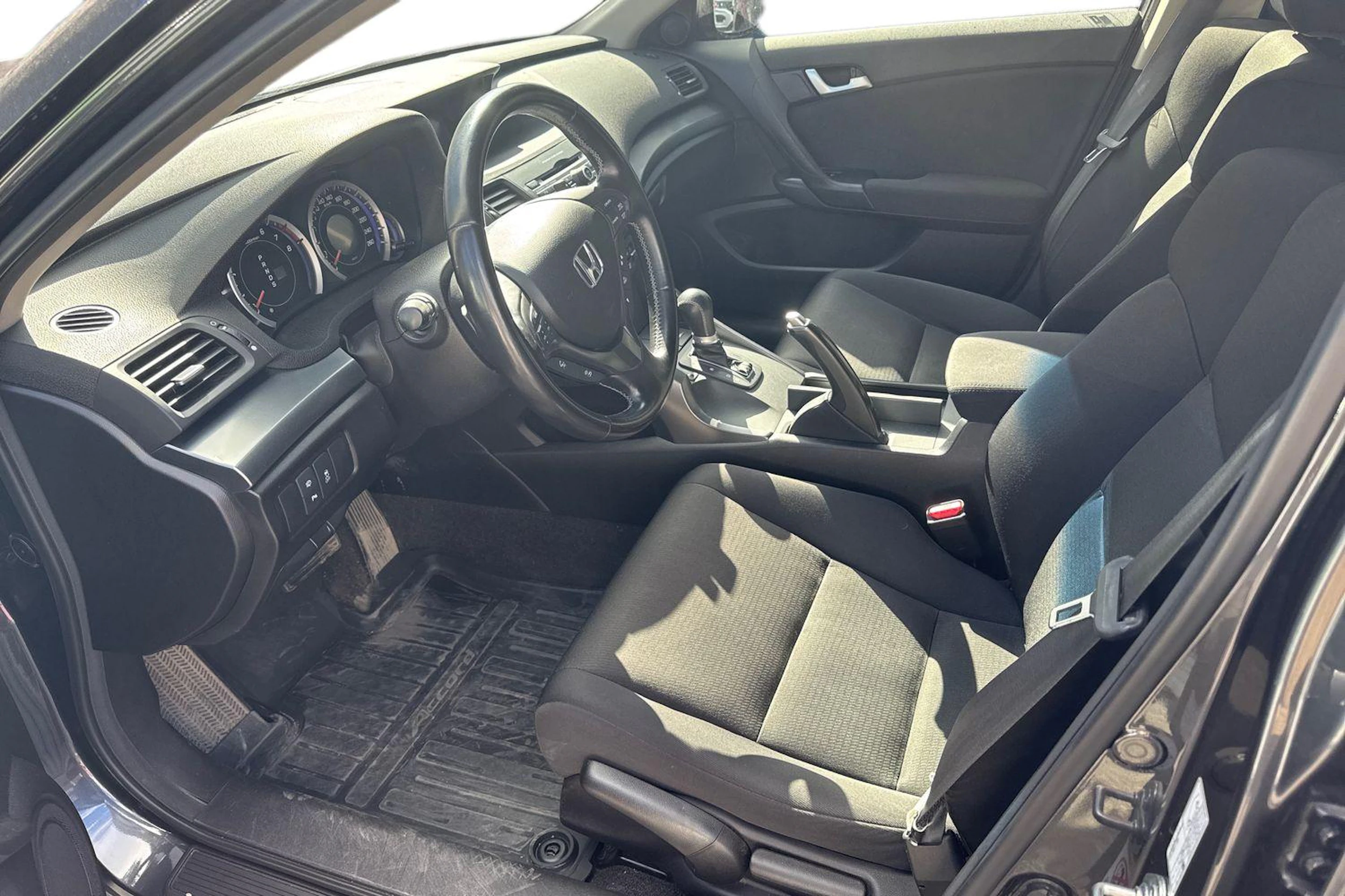 harmaa Honda Accord 2011 kuva 3.