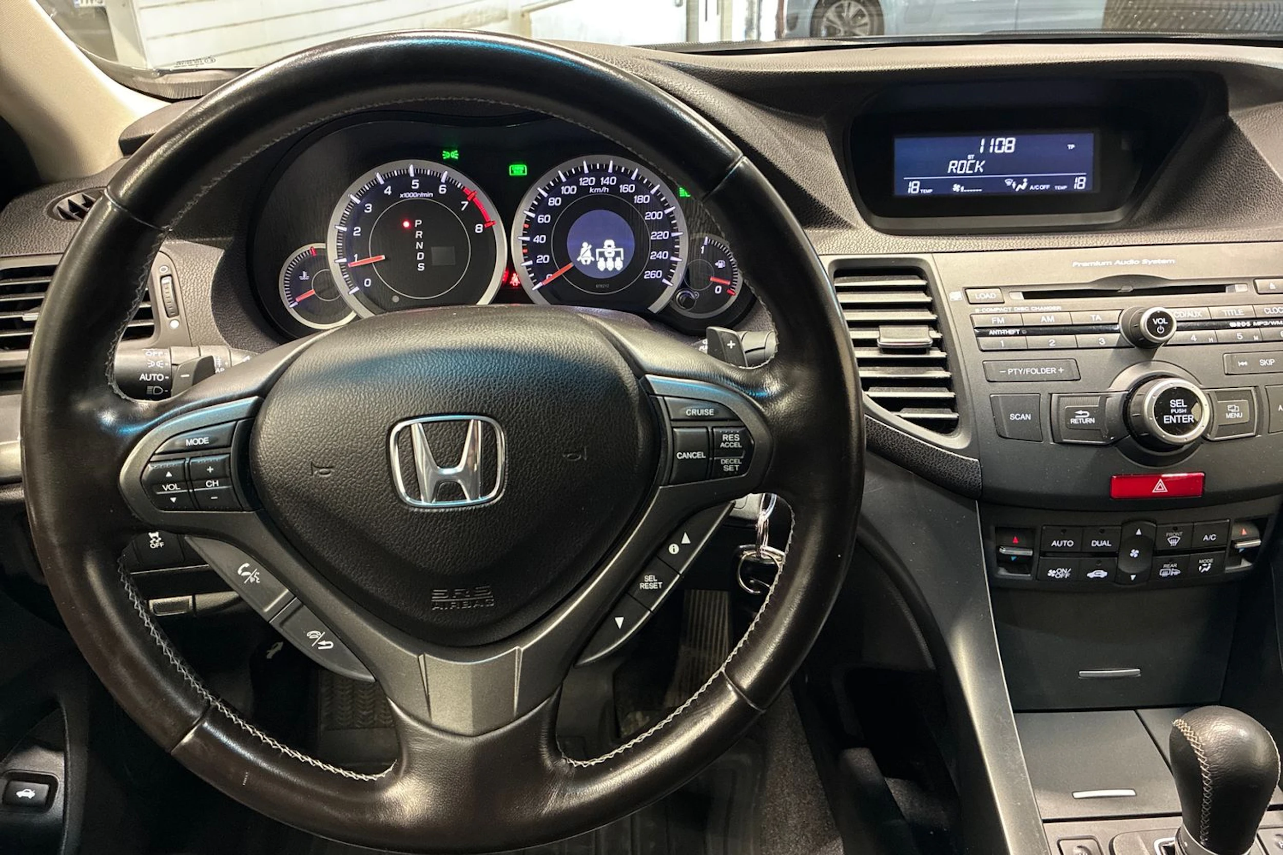 harmaa Honda Accord 2011 kuva 15.