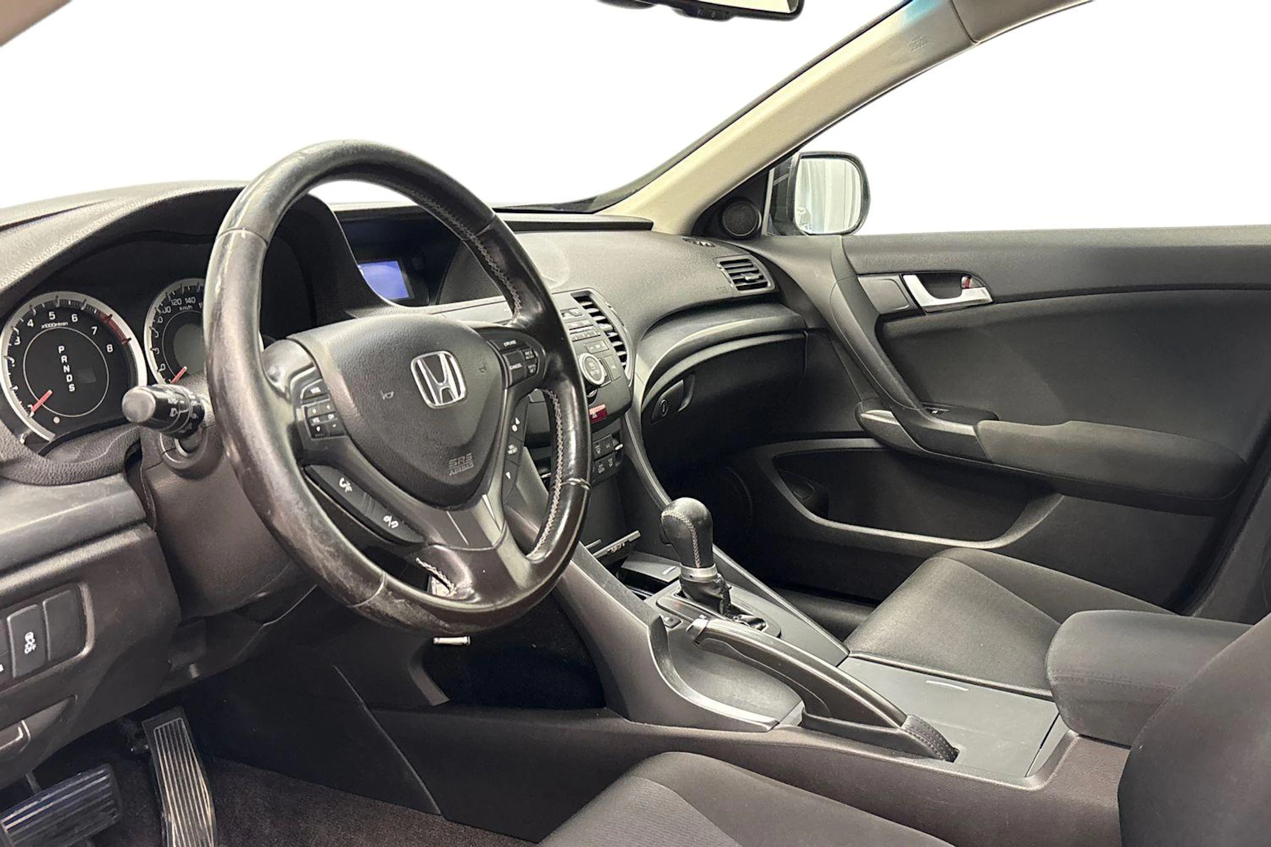 musta Honda Accord 2012 kuva 6.