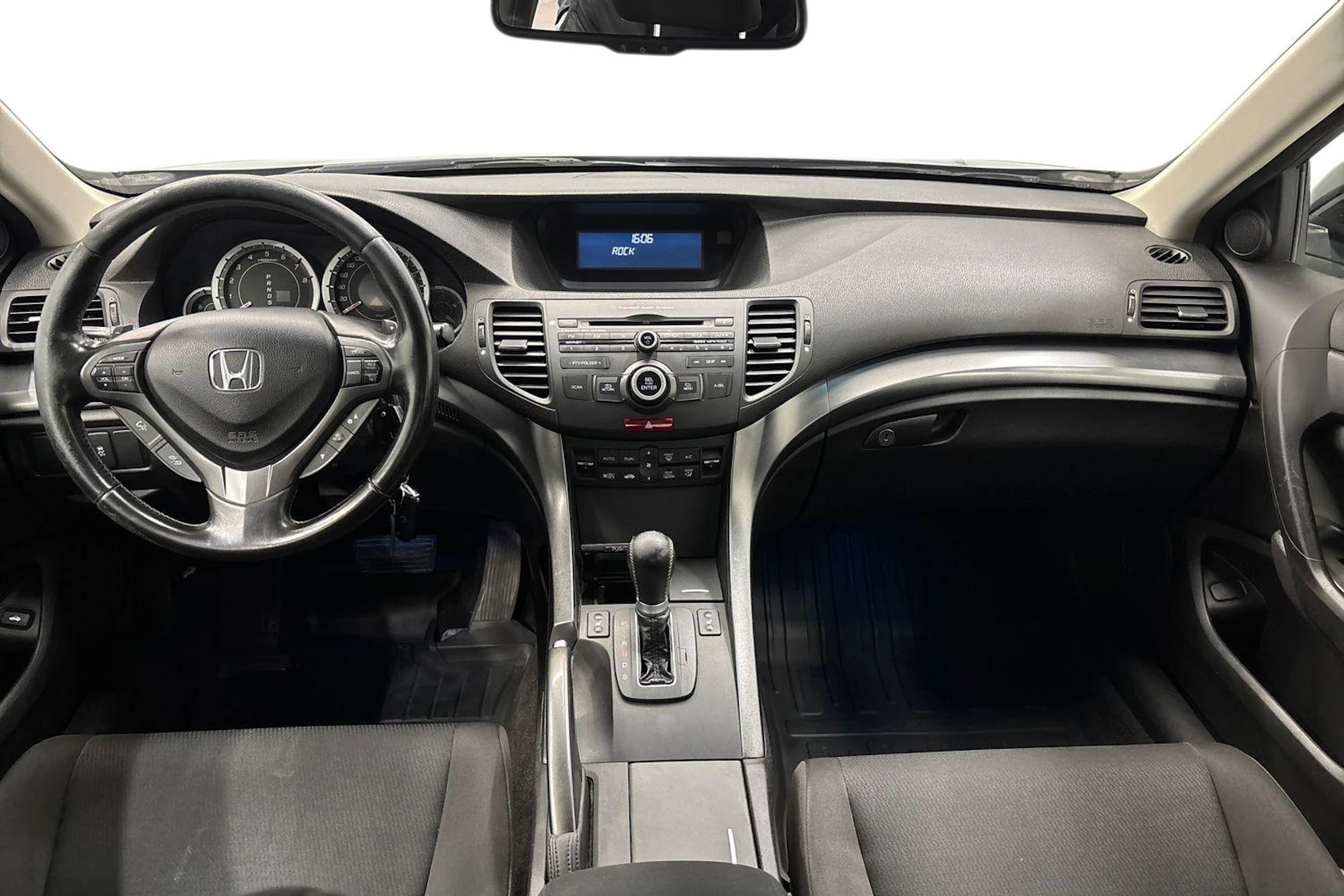 musta Honda Accord 2012 kuva 7.