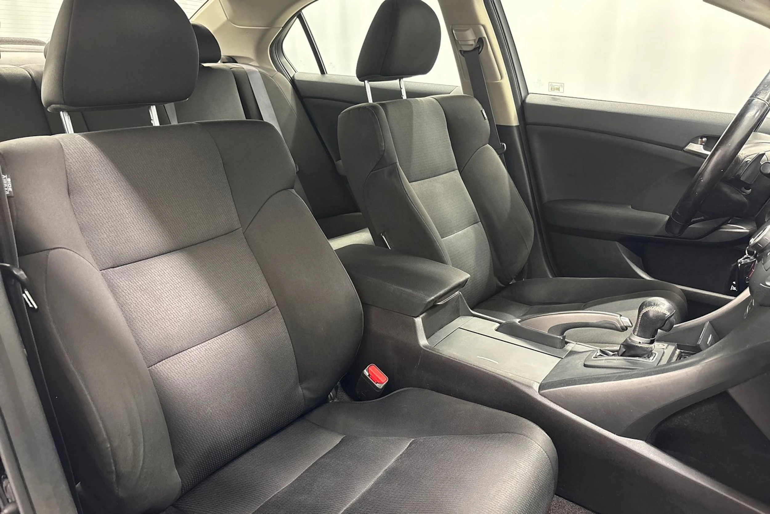 musta Honda Accord 2012 kuva 11.