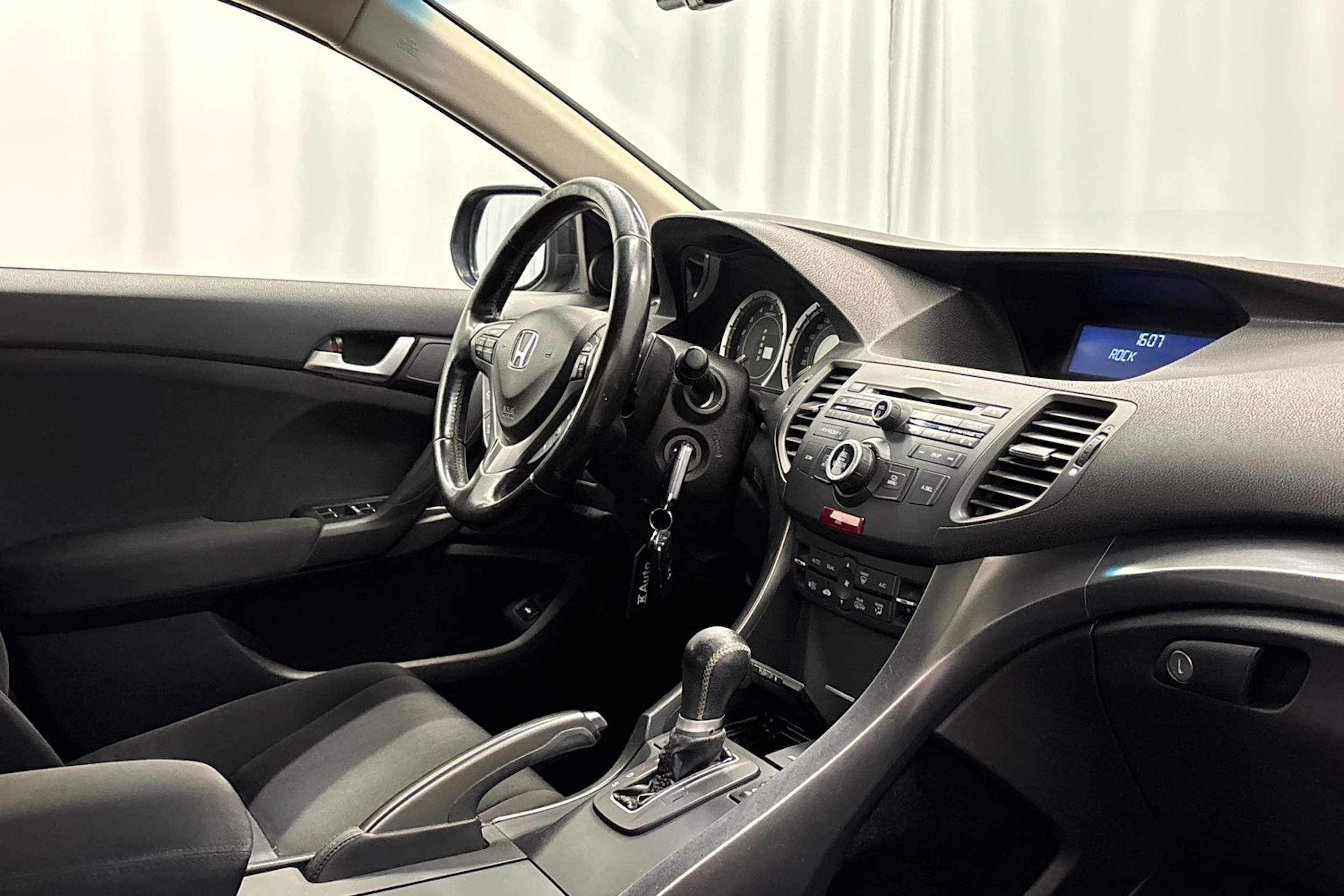 musta Honda Accord 2012 kuva 12.