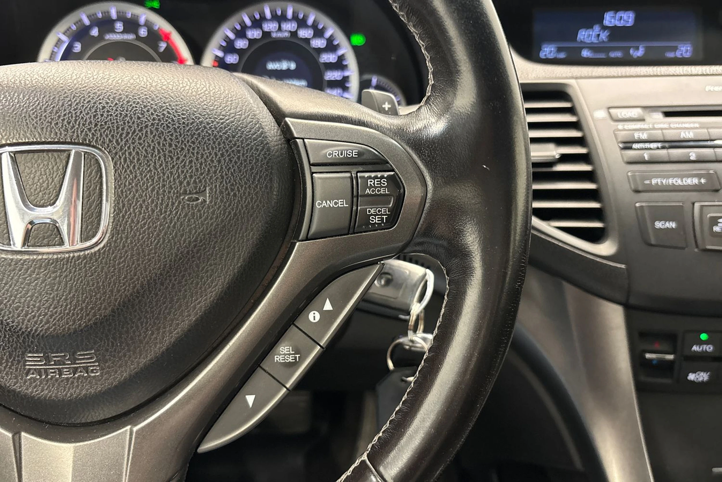 musta Honda Accord 2012 kuva 19.