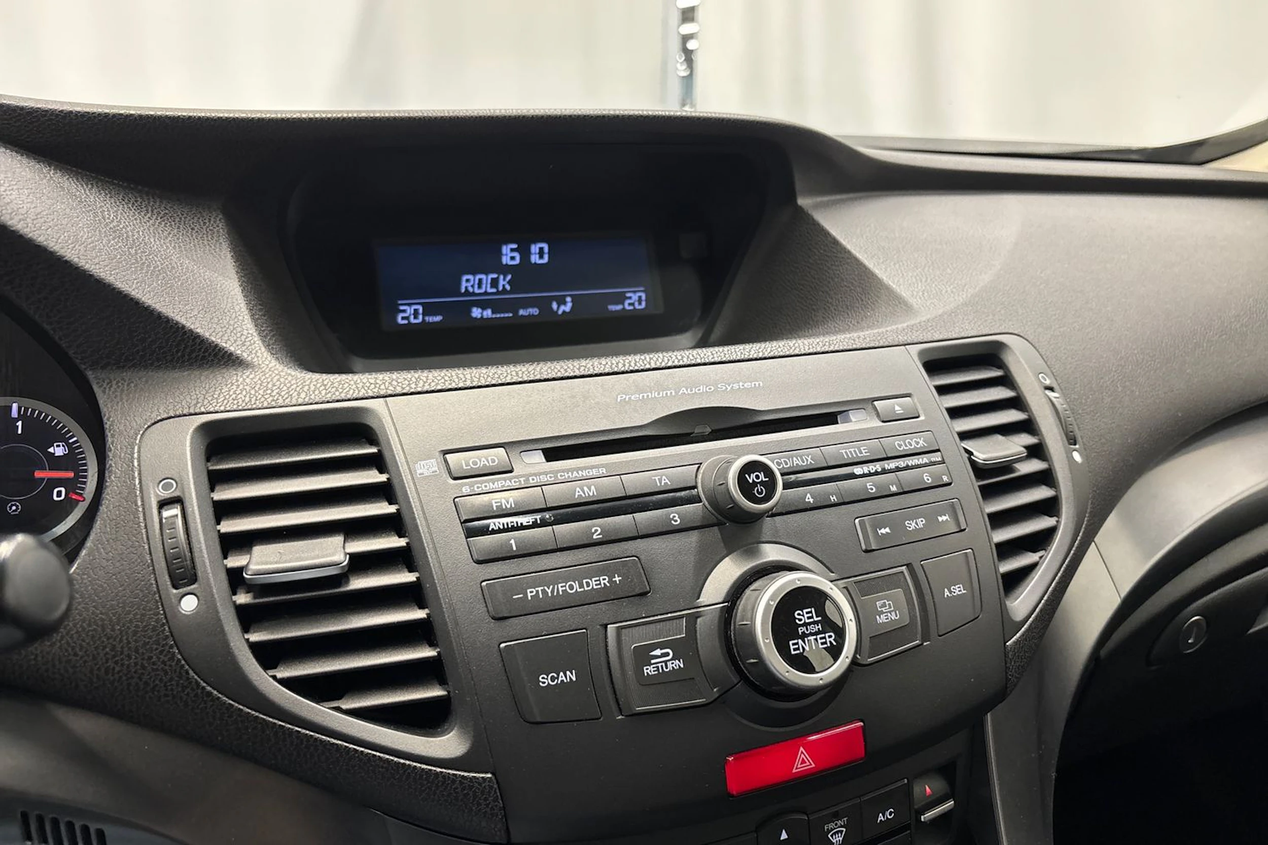 musta Honda Accord 2012 kuva 20.