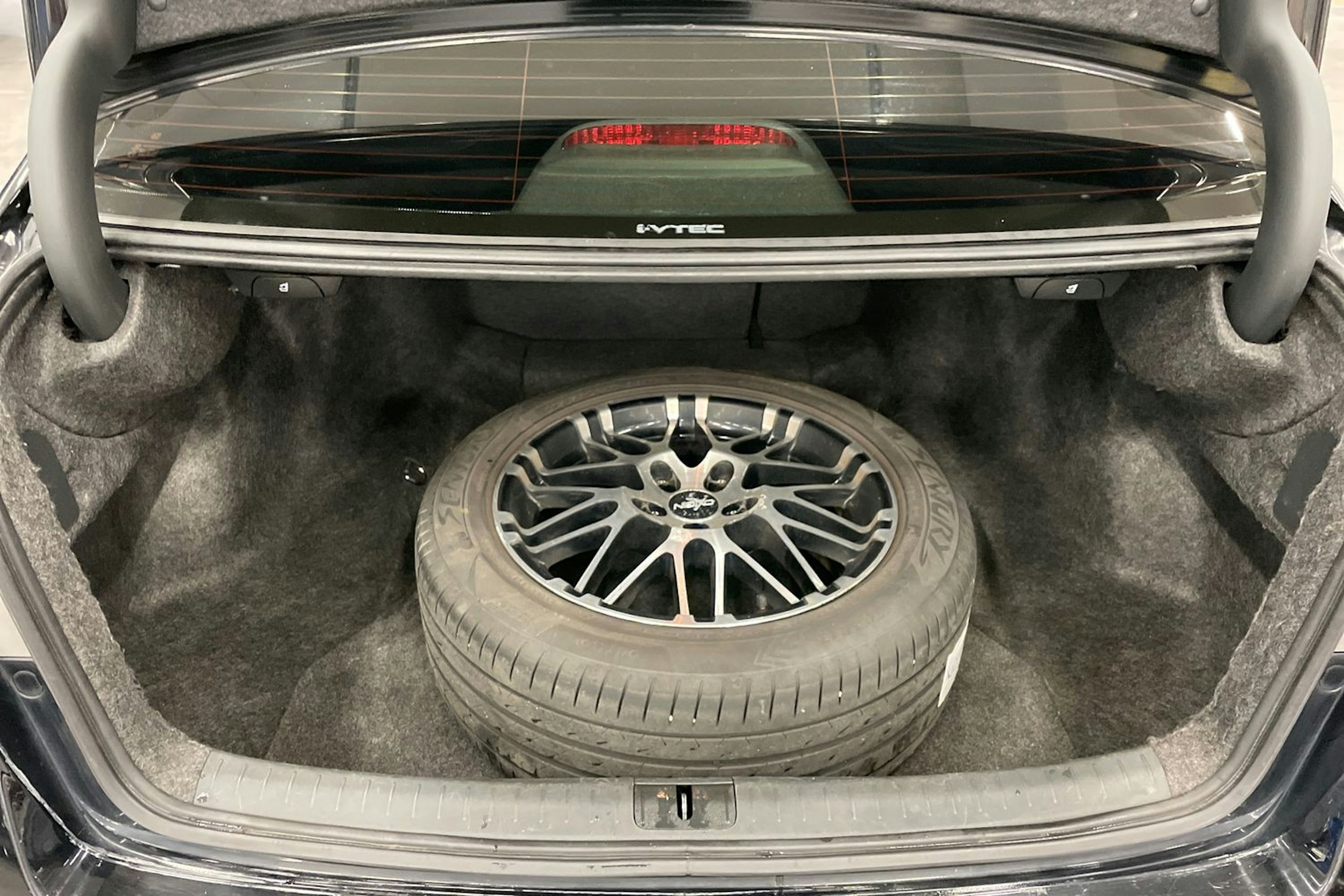 Musta Honda ACCORD 2012 kuva 18.