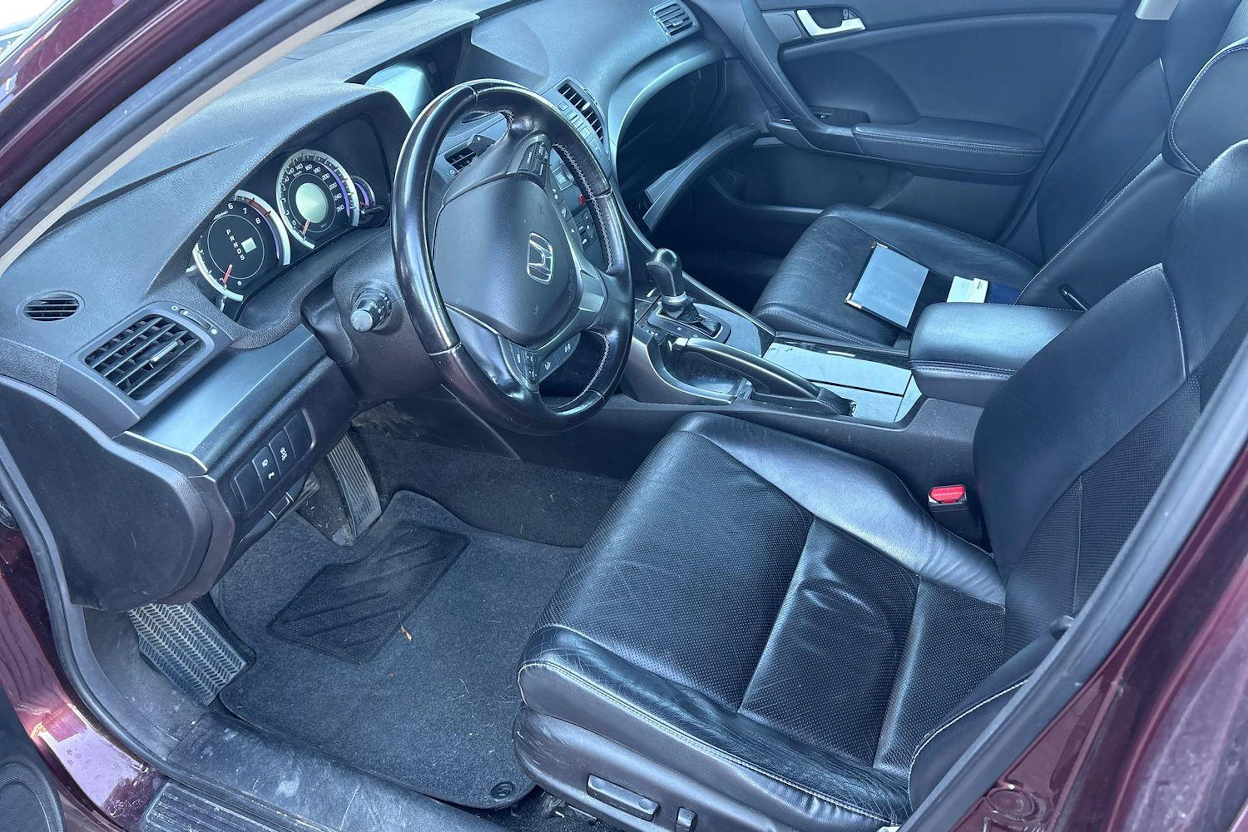 punainen Honda Accord 2012 kuva 3.
