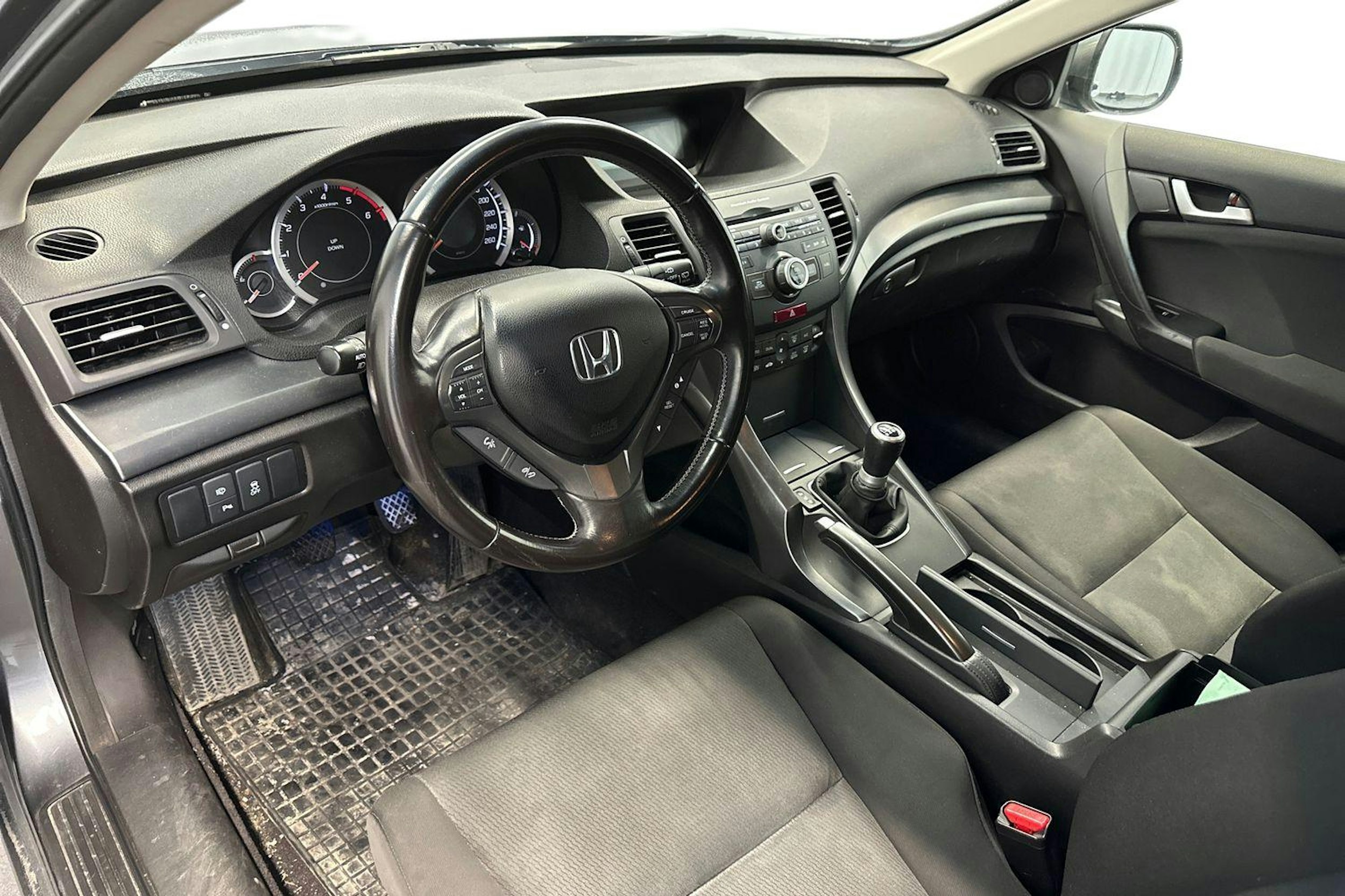 harmaa Honda Accord 2013 kuva 3.