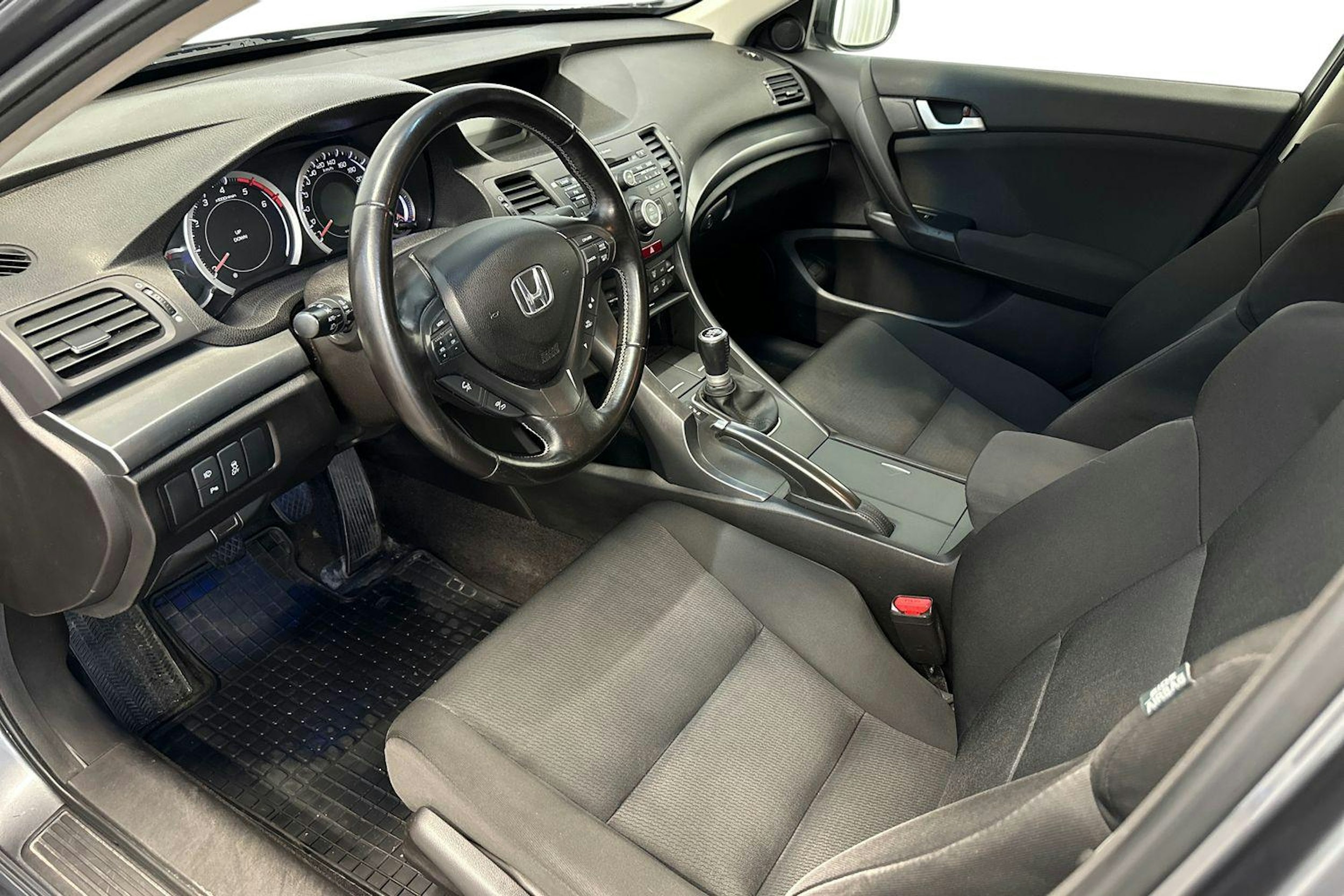 harmaa Honda Accord 2013 kuva 7.