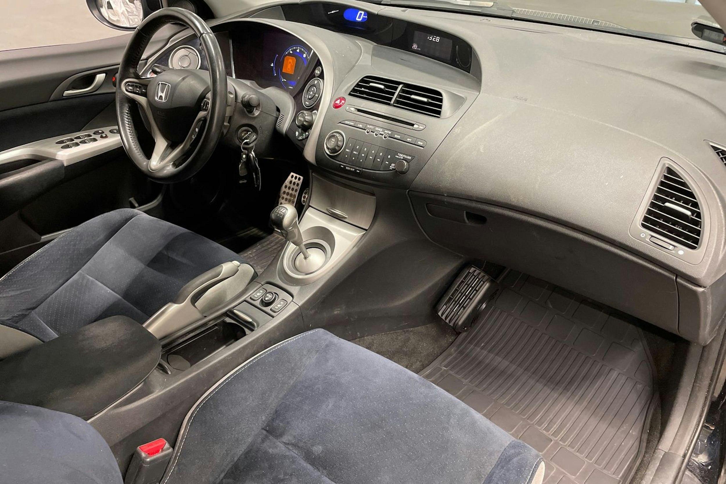 musta Honda Civic 2007 kuva 26.