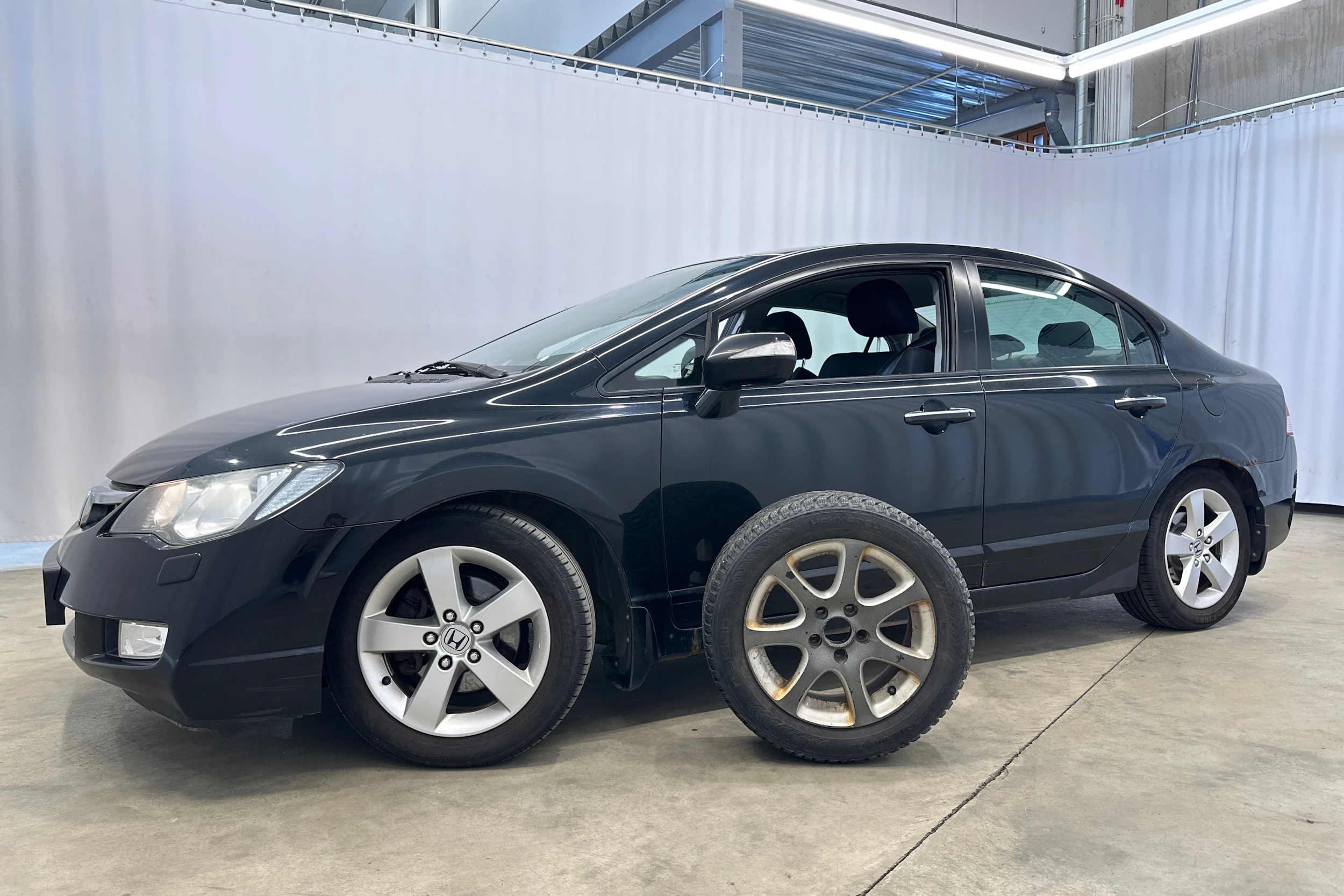 musta Honda Civic 2008 kuva 21.