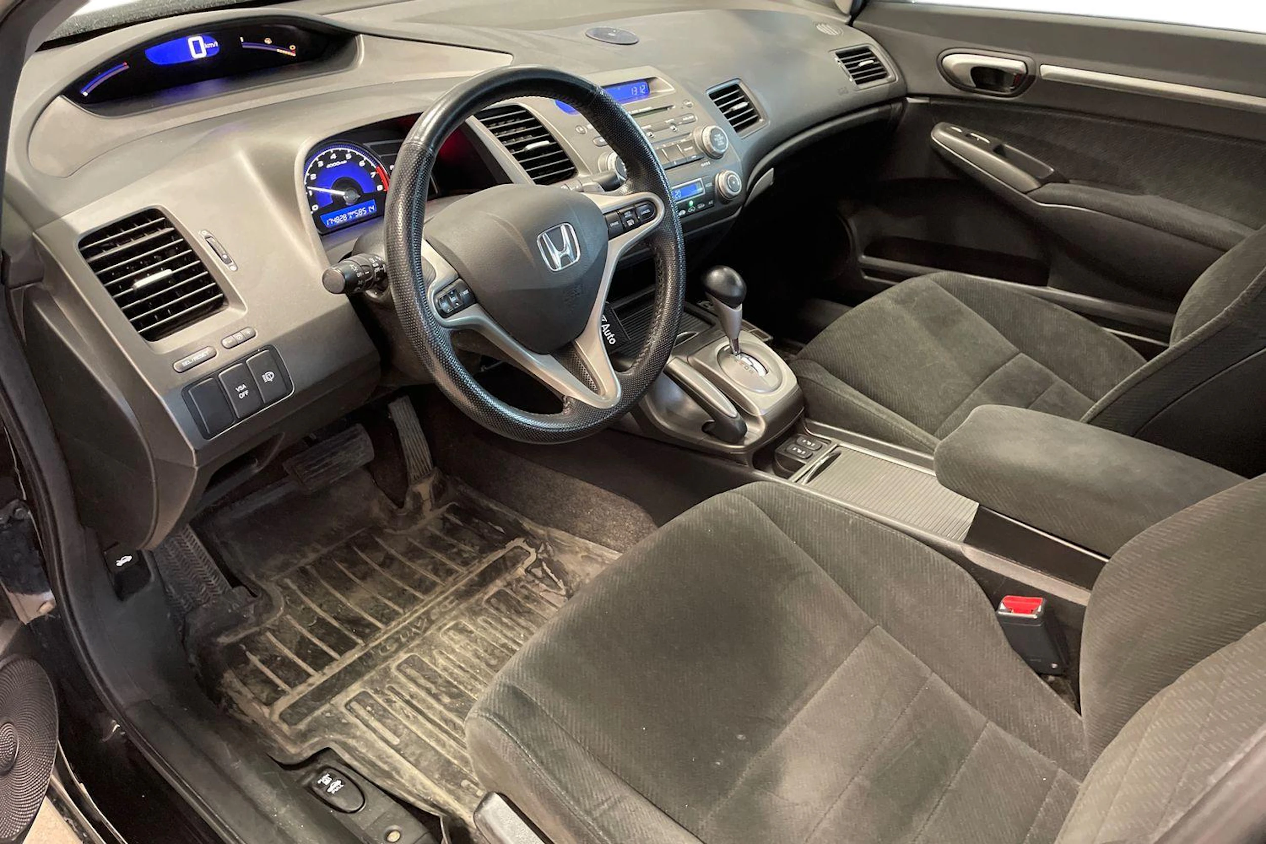 musta Honda Civic 2011 kuva 3.